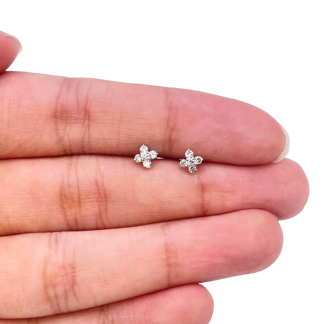 18ct White Gold Round Diamonds Fancy Flower Earrings Studs 0.16ct