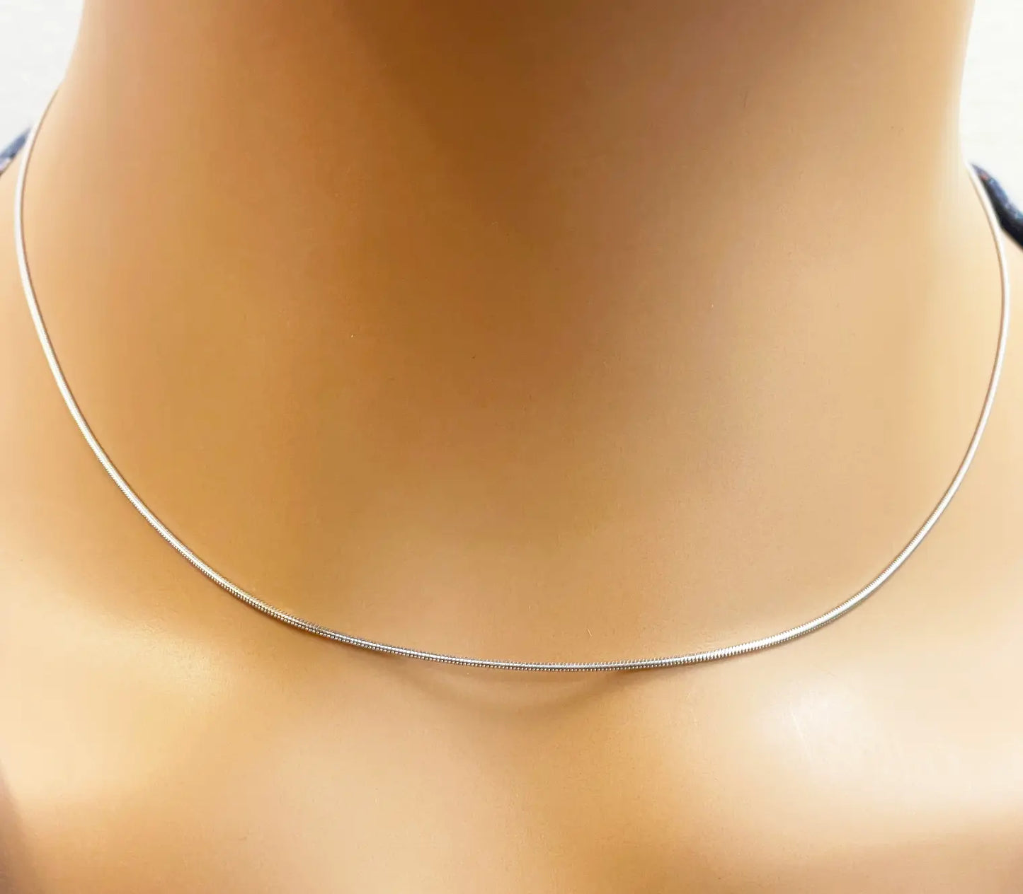 18ct White Gold Snake Necklace 16 Gold Chain