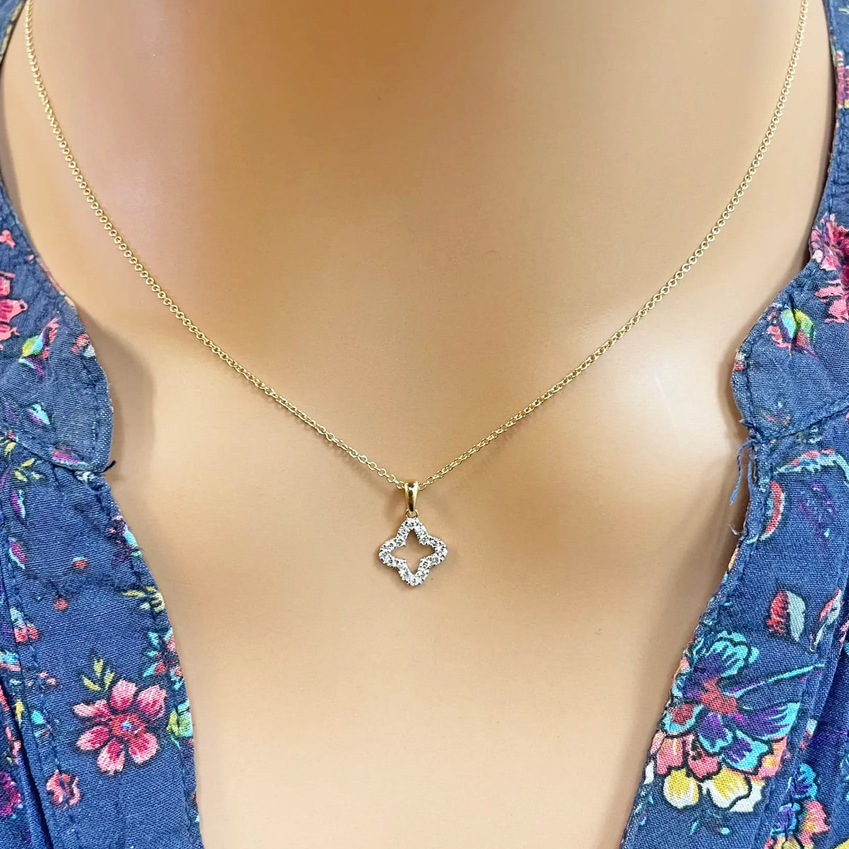 18ct Yellow Gold Diamond Clover Necklace Stud Earrings Matching Set 0.38ct