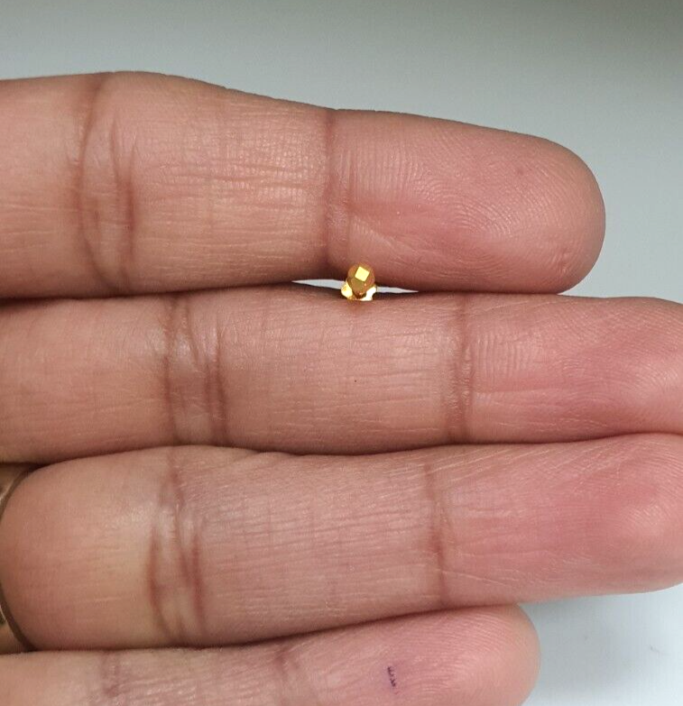 22ct Yellow Gold Plain Gold Diamond Cut design Nose Stud 2.3 MM