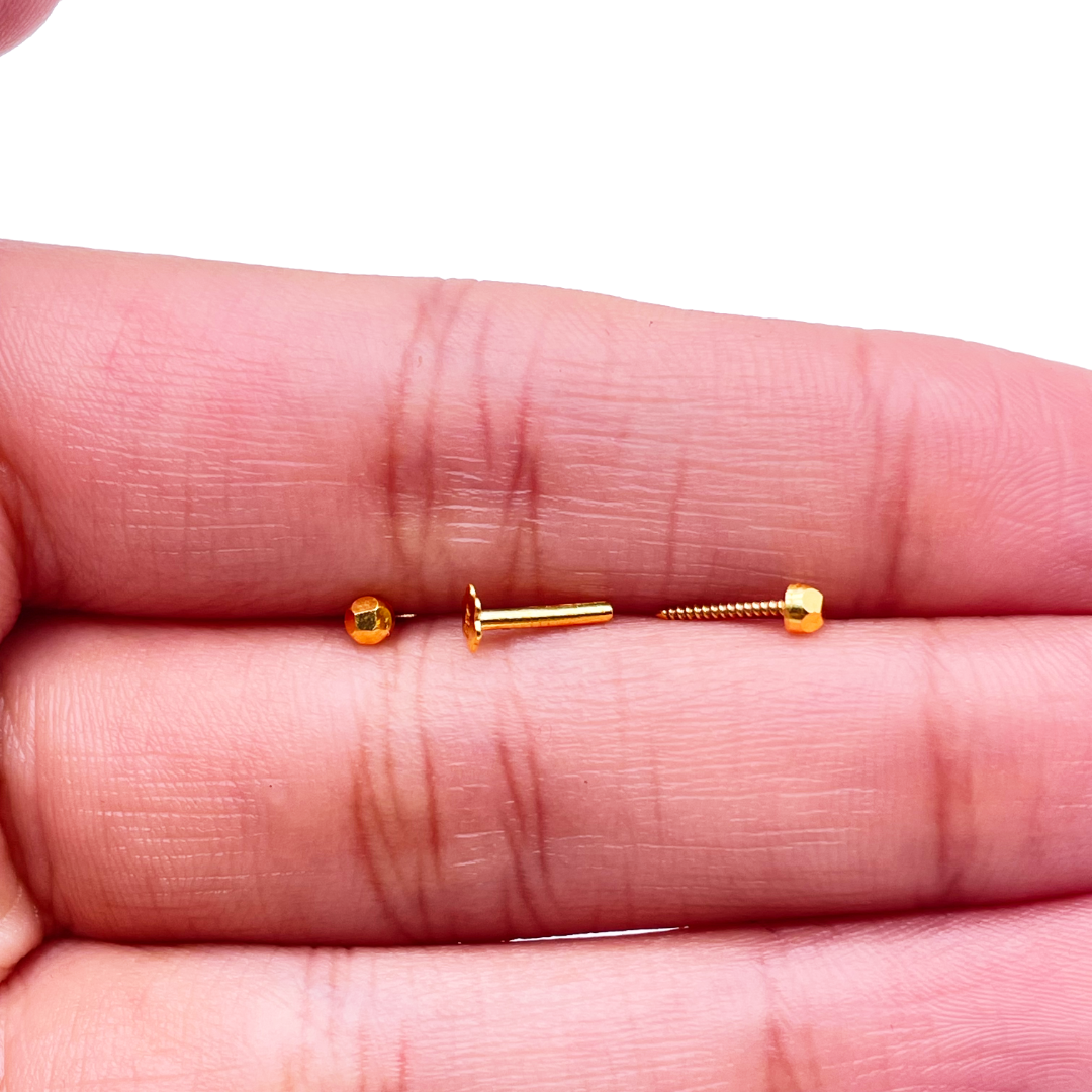 22ct Yellow Gold Plain Gold Diamond Cut design Nose Stud 2.3 MM