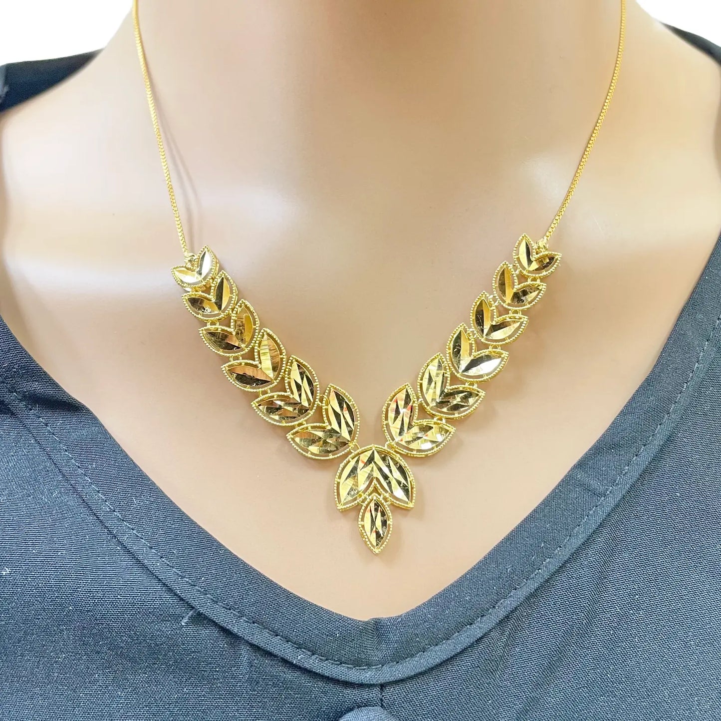22ct Gold Diamond-Cut Milgrain Graduating Leaf Necklace and Earring Set Gold Necklace