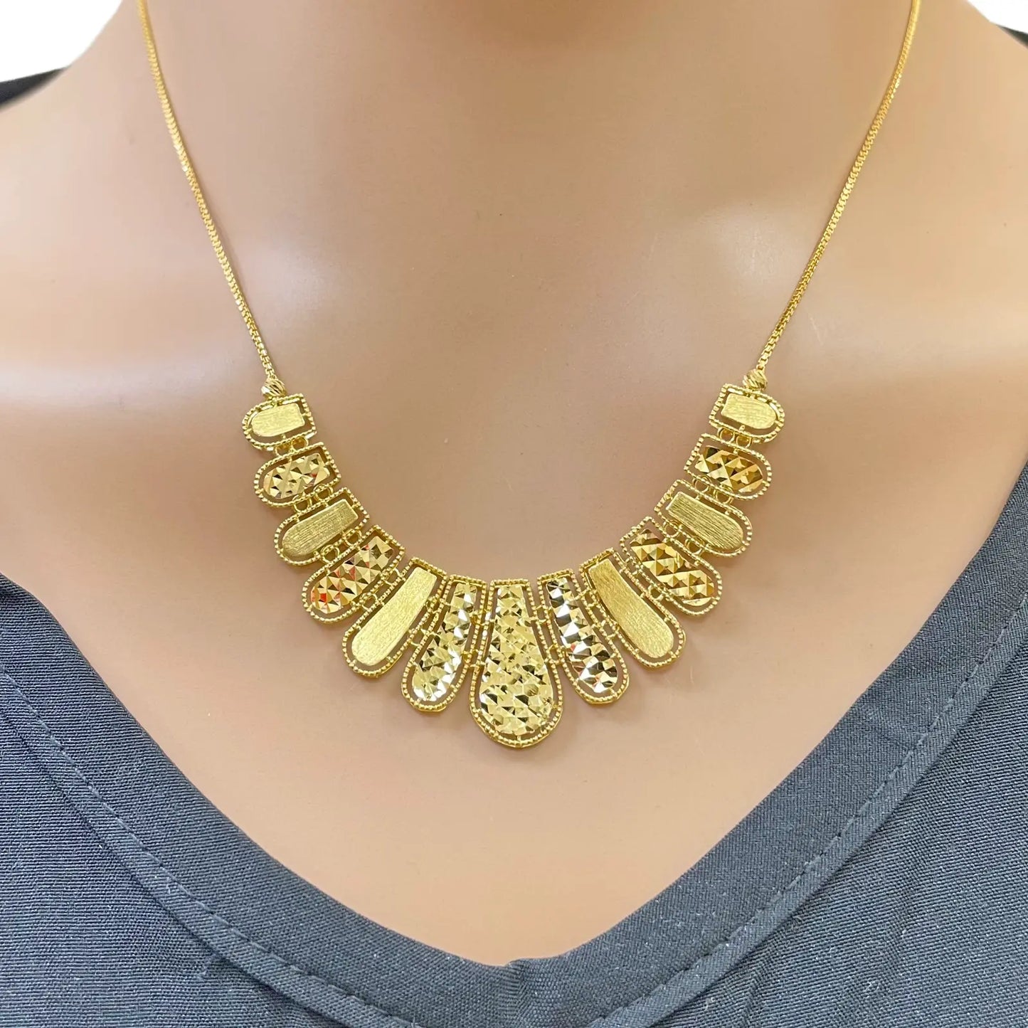 22ct Yellow Gold Milgrain Diamond-Cut Graduated Necklace & Earring Set Gold Necklace