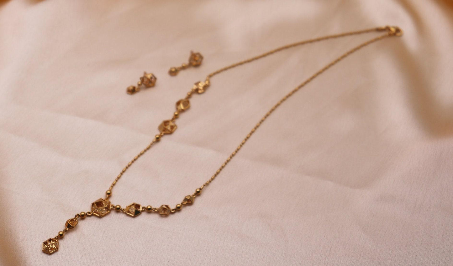 22ct Yellow Gold Fancy Hexagonal Design 18 inch Necklace And Drop Earrings Set