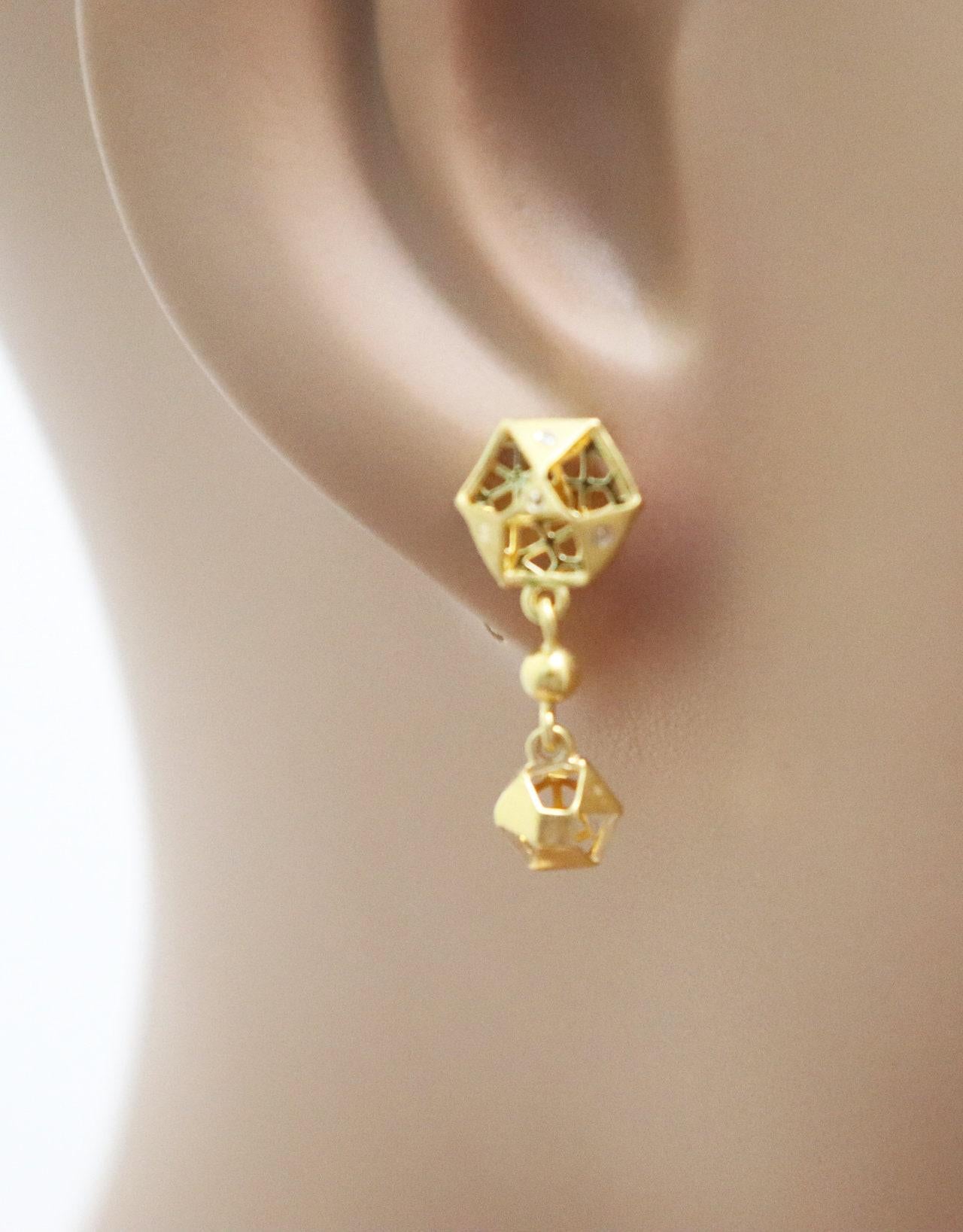 22ct Yellow Gold Fancy Hexagonal Design 18 inch Necklace And Drop Earrings Set