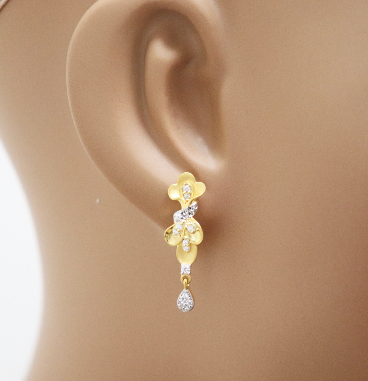 22ct Yellow Gold Floral Two-Tone 15 Inch Necklace & Drop Earrings Set
