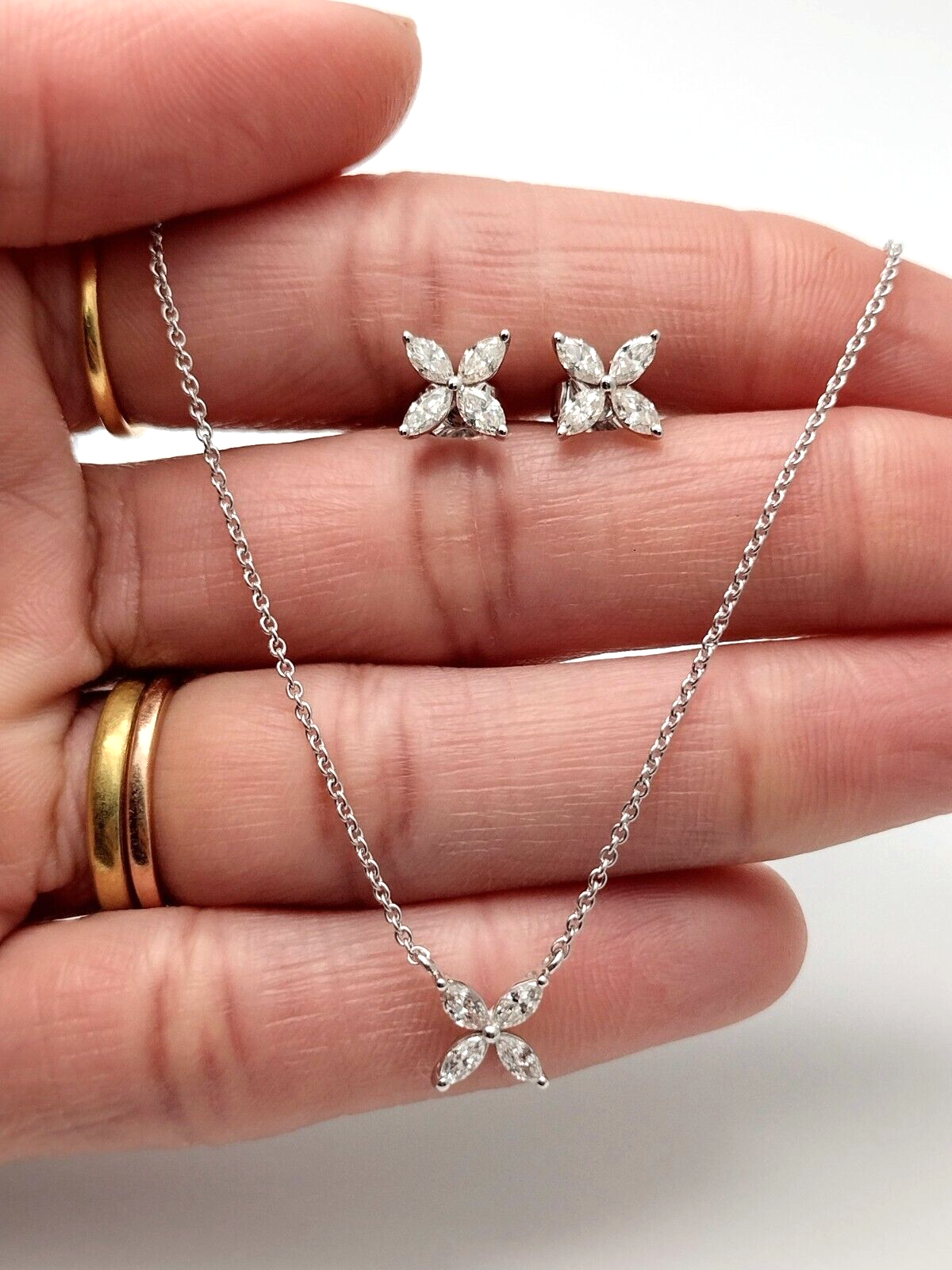 18ct White Gold Marquise 4 Clove Diamond Pendant Necklace & Earrings Set 1.00 ct