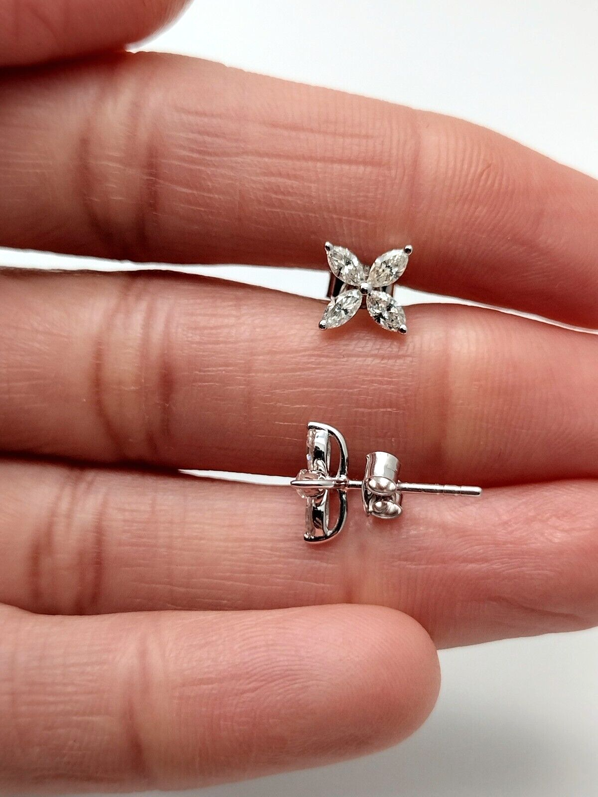 18ct White Gold Marquise 4 Clove Diamond Pendant Necklace & Earrings Set 1.00 ct