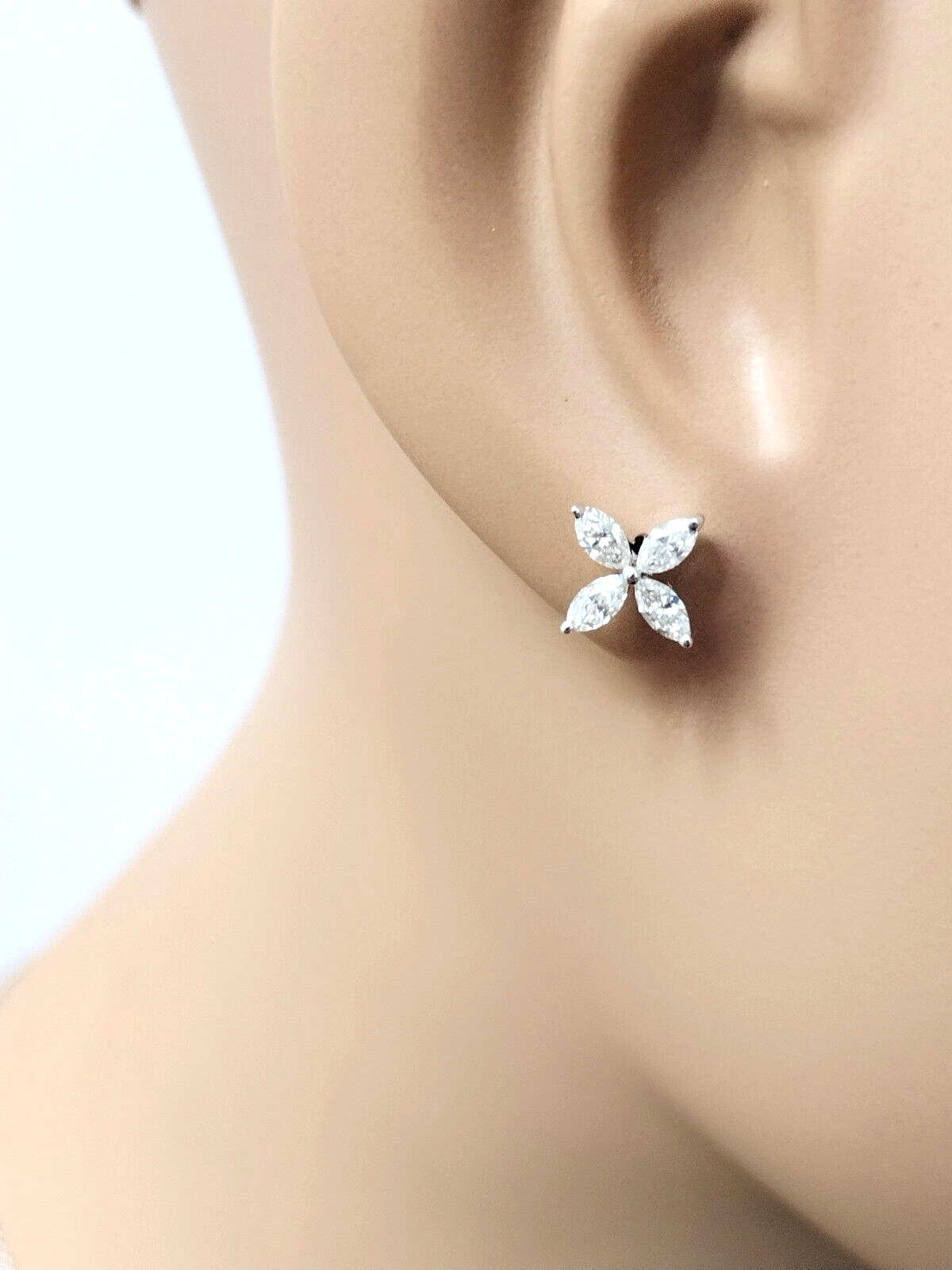 18ct White Gold Marquise 4 Clove Diamond Pendant Necklace & Earrings Set 1.00 ct