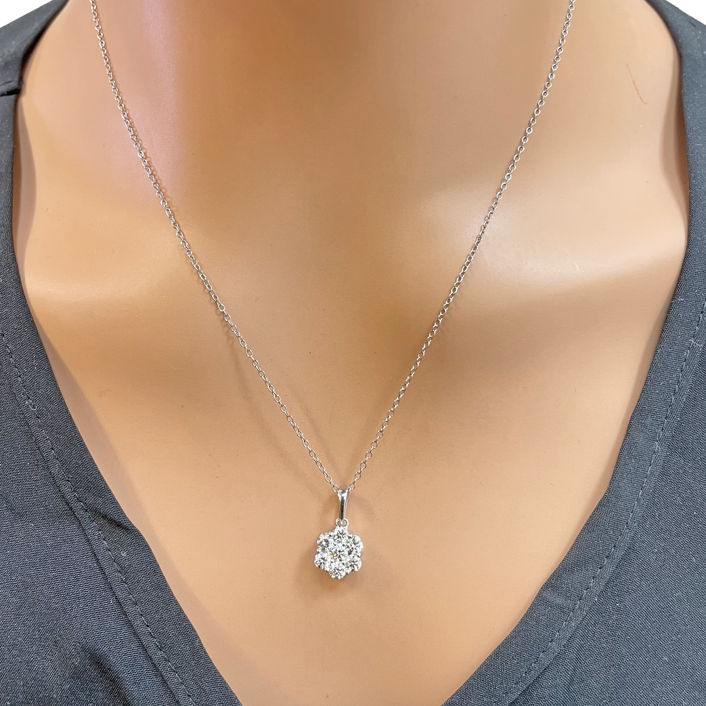 9ct White Gold & Natural Diamond Daisy Cluster Pendant Necklace 0.77cts