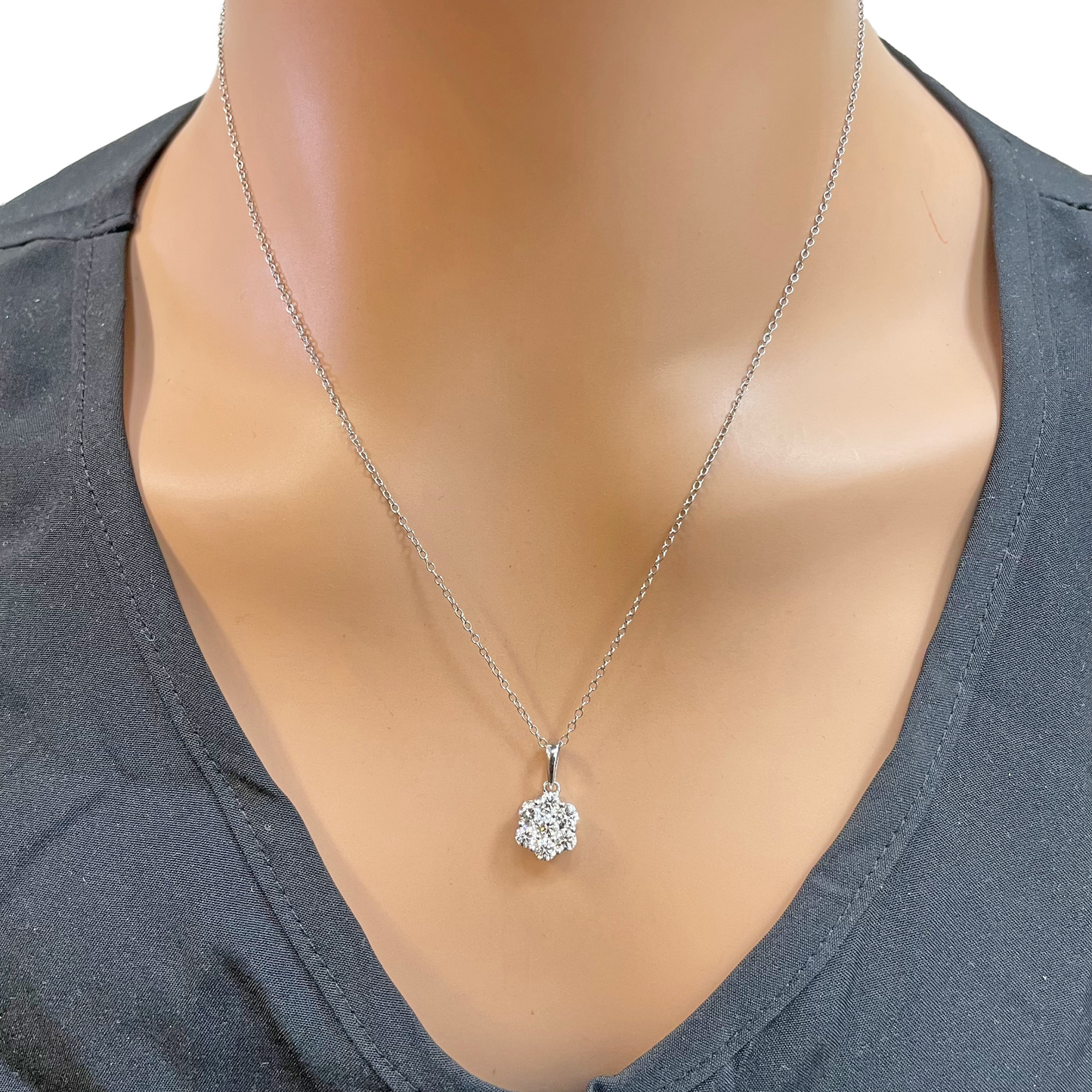 9ct White Gold & Natural Diamond Daisy Cluster Pendant Necklace 0.77cts