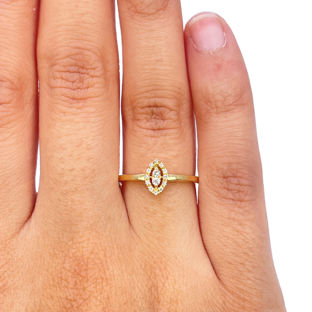 18ct Yellow Gold Natural Round Diamond Fancy Oval Ring 0.10ct