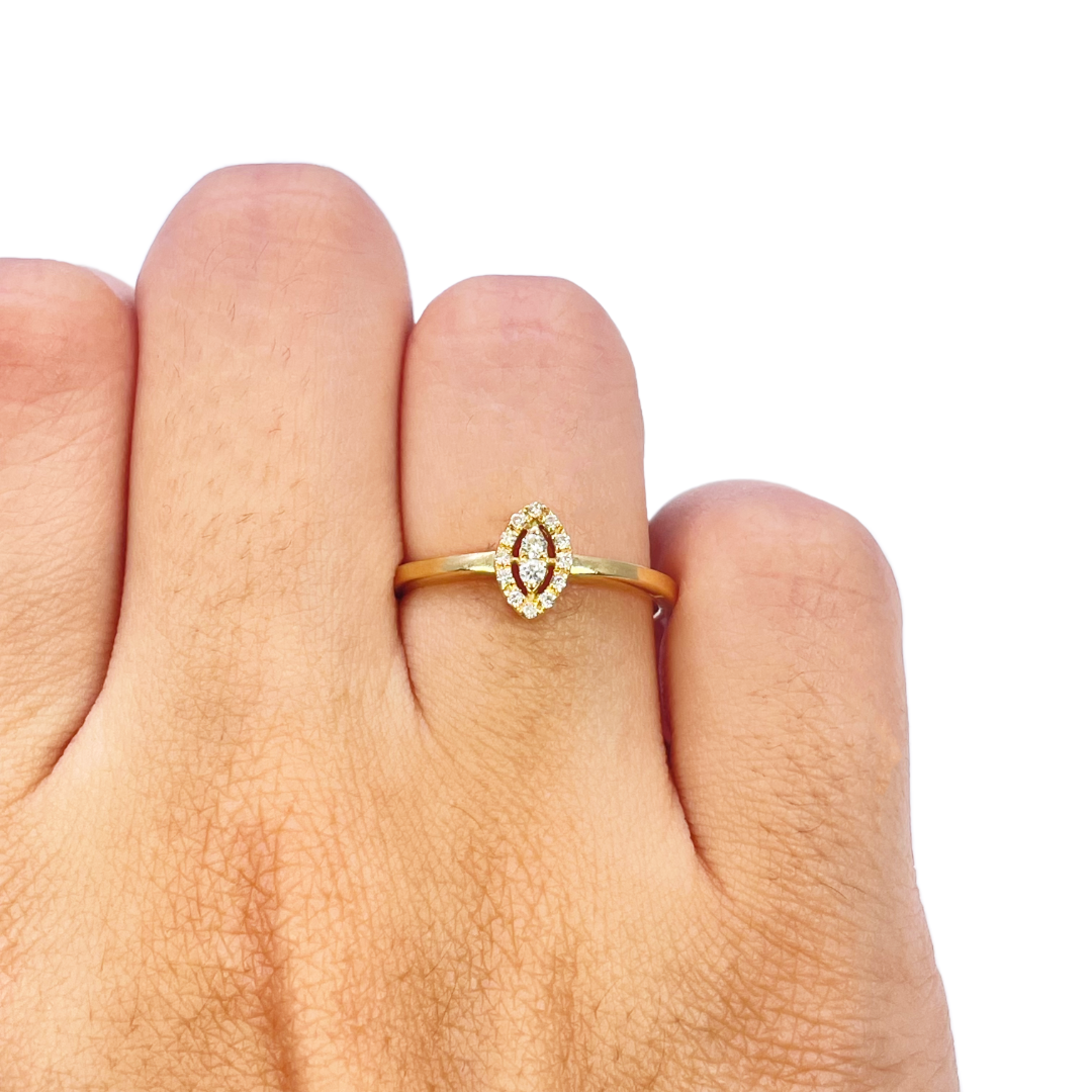 18ct Yellow Gold Natural Round Diamond Fancy Oval Ring 0.10ct