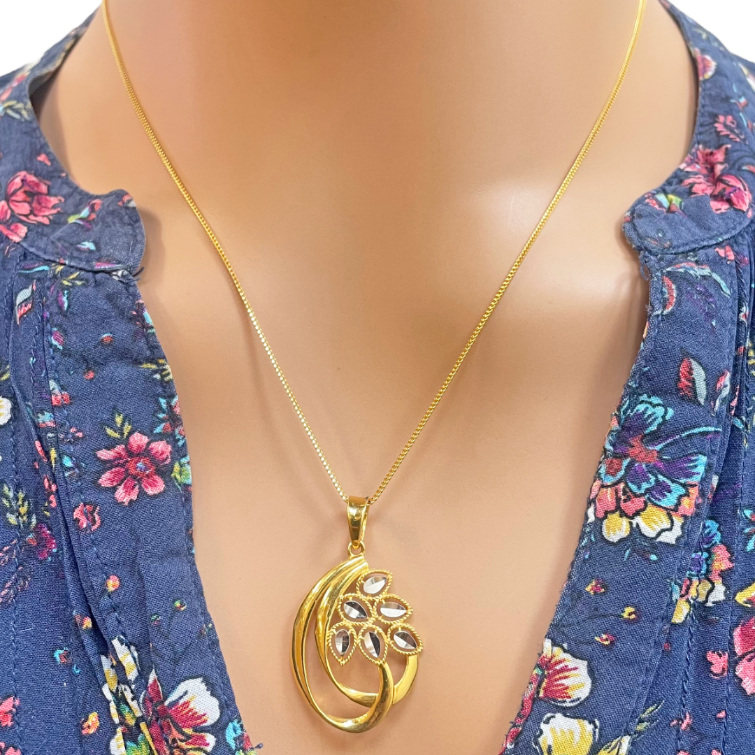22ct Gold Diamond Cut Design 2 Tone Leaf Earrings, Pendant & Chain Necklace Set 18''inches