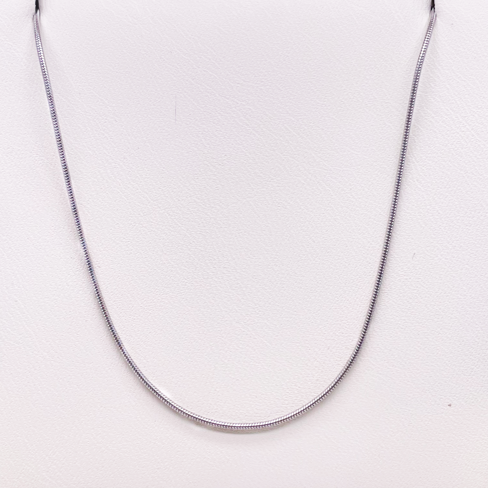 18ct White Gold Snake Necklace 16  Gold Chain