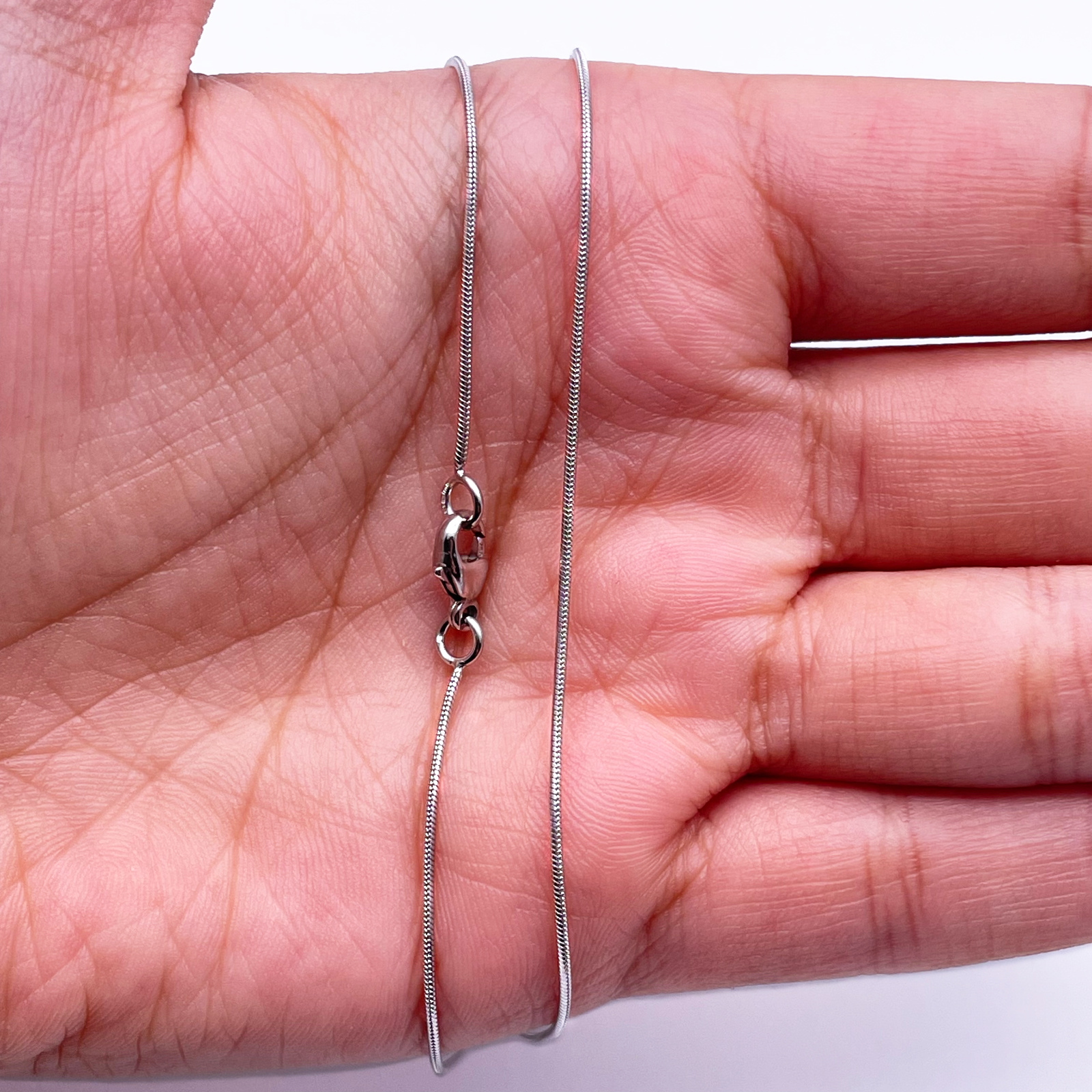 18ct White Gold Snake Necklace 16  Gold Chain