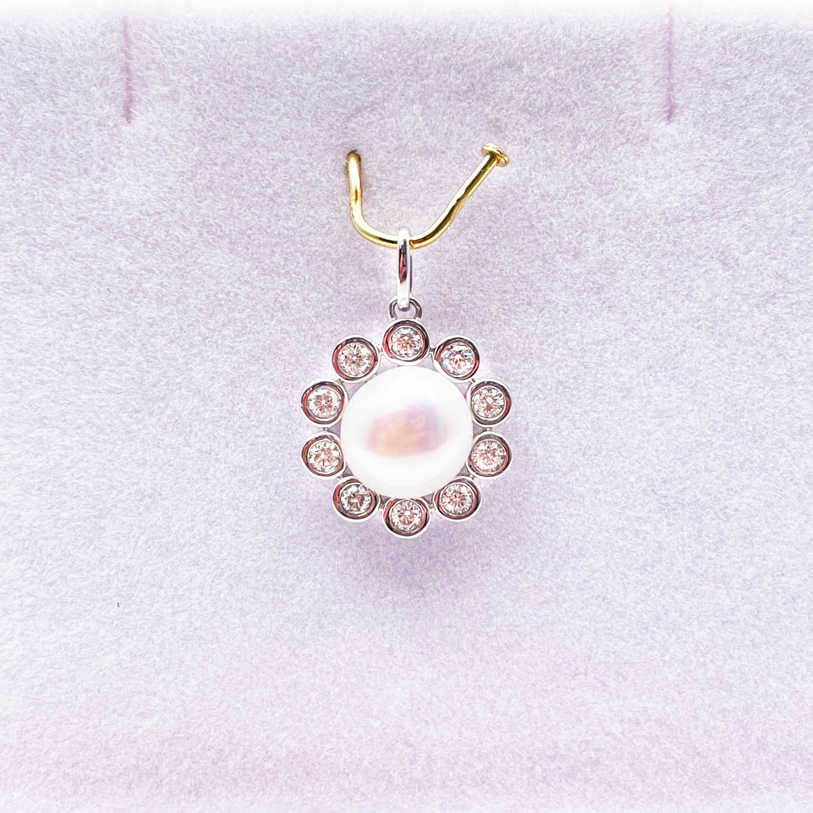 14ct White Gold Pearl & Round Diamond Framed Pendant Necklace 2.37ct