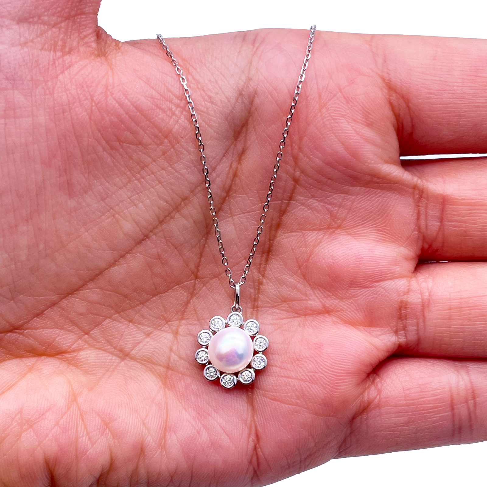 14ct White Gold Pearl & Round Diamond Framed Pendant Necklace 2.37ct