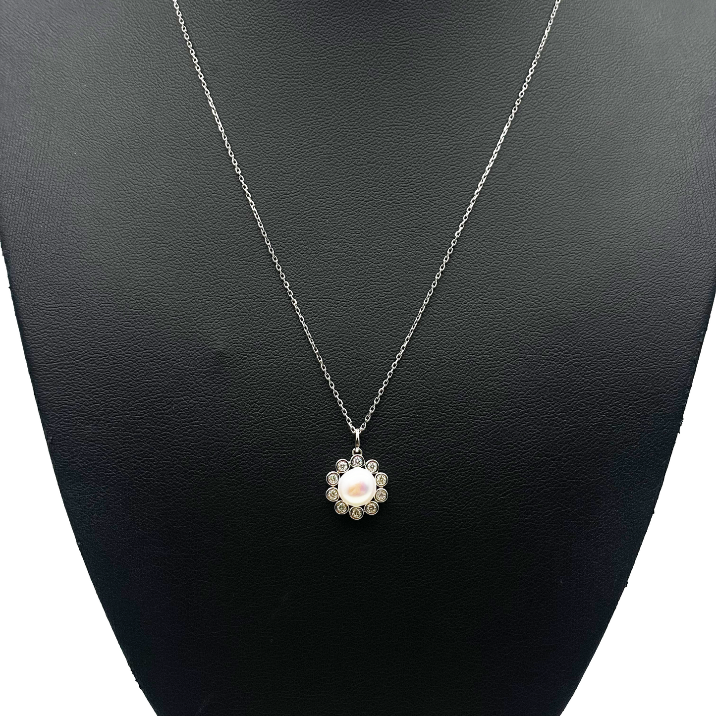 14ct White Gold Pearl & Round Diamond Framed Pendant Necklace 2.37ct