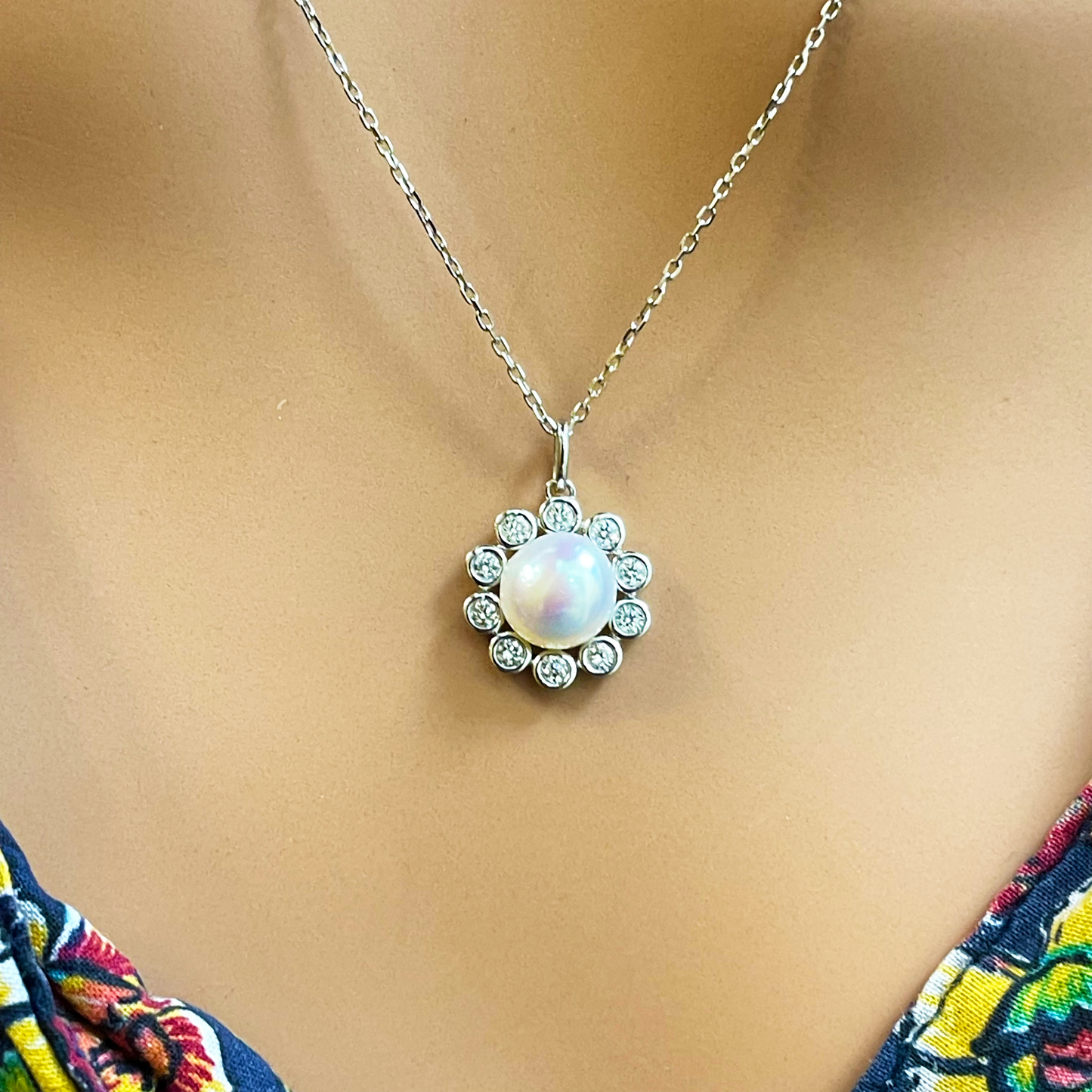 14ct White Gold Pearl & Round Diamond Framed Pendant Necklace 2.37ct