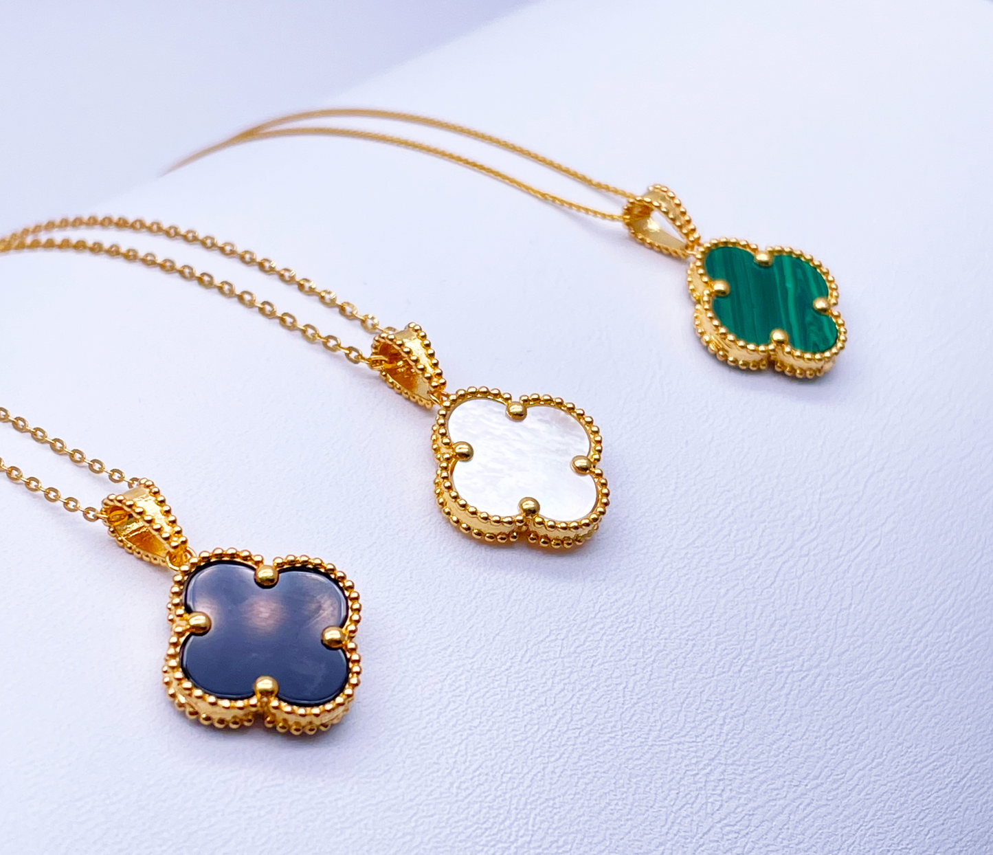 22ct Yellow Gold Leaf Pendant & Chain Necklace 16 Inches