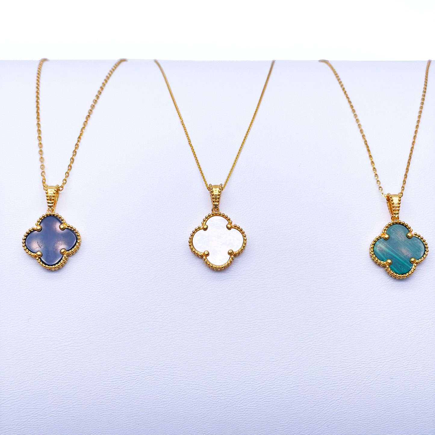 22ct Yellow Gold Leaf Pendant & Chain Necklace 16 Inches