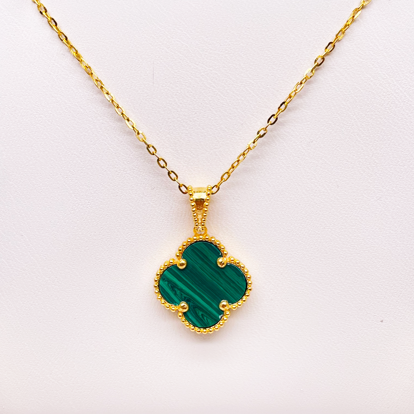 22ct Yellow Gold Leaf Pendant & Chain Necklace 16 Inches