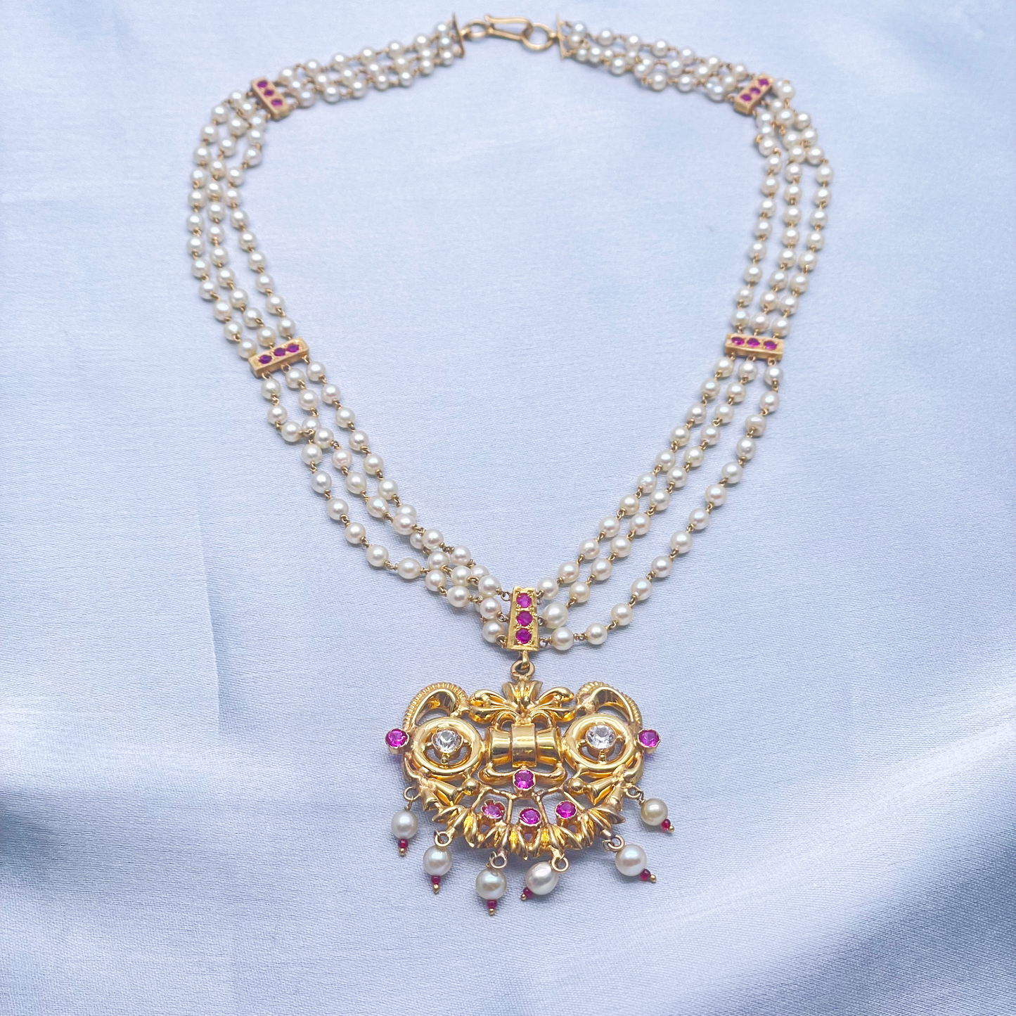 18ct Yellow Gold Antique Pearl & Cubic Zirconia Cat Designed Necklace & Earrings