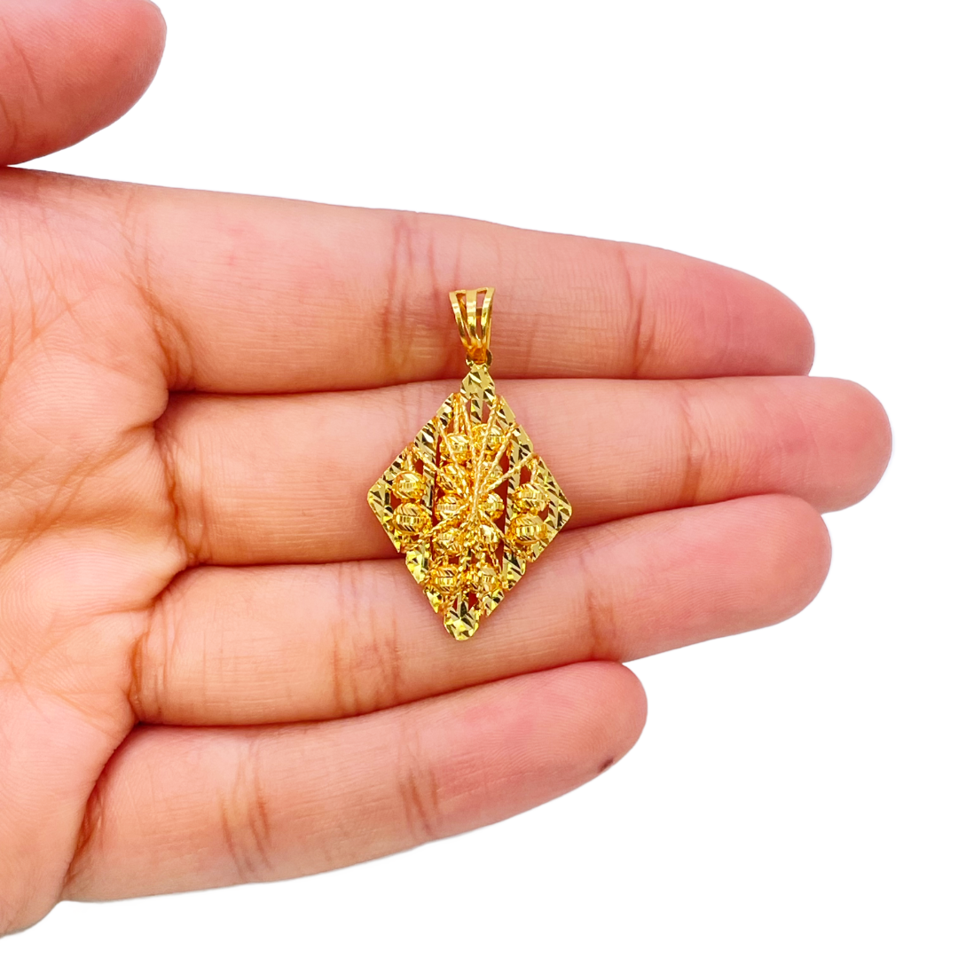 22ct Yellow Gold Sparkly Diamond Cut Mesh Beaded Kite Pendant 33mm Length