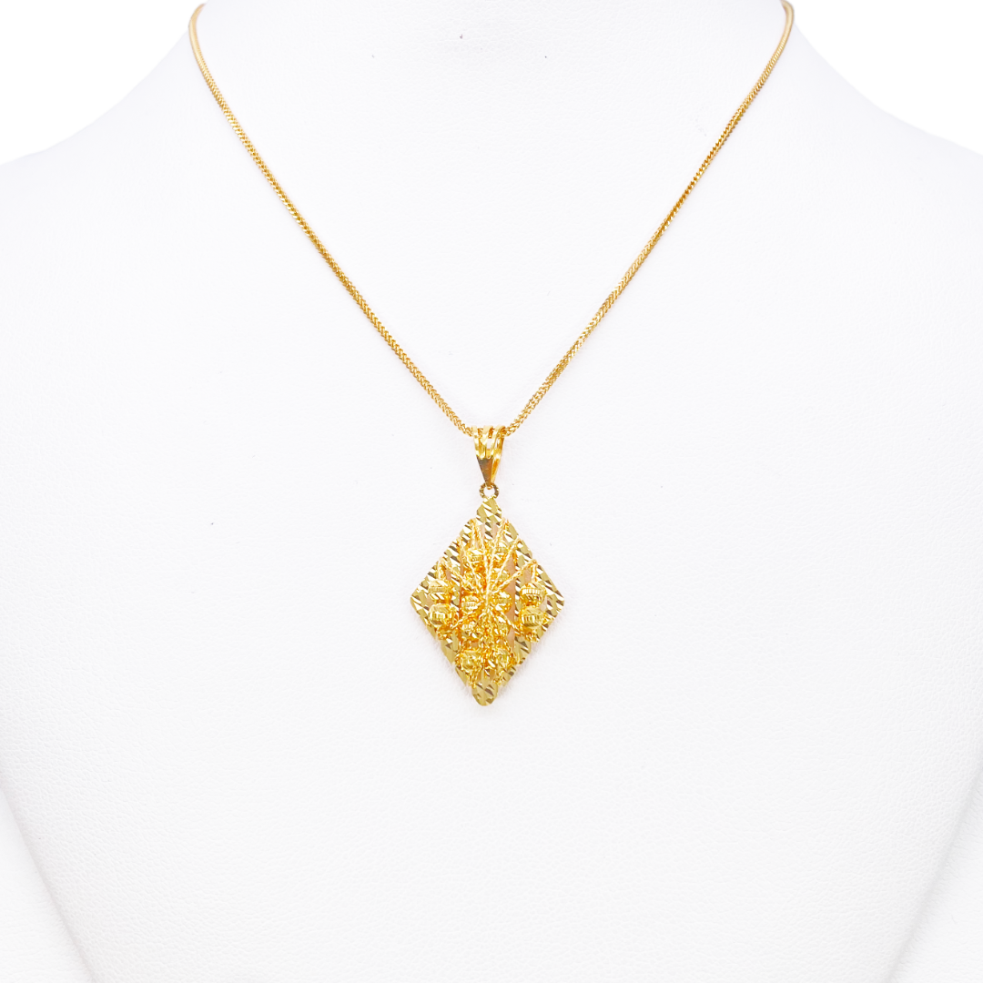 22ct Yellow Gold Sparkly Diamond Cut Mesh Beaded Kite Pendant 33mm Length