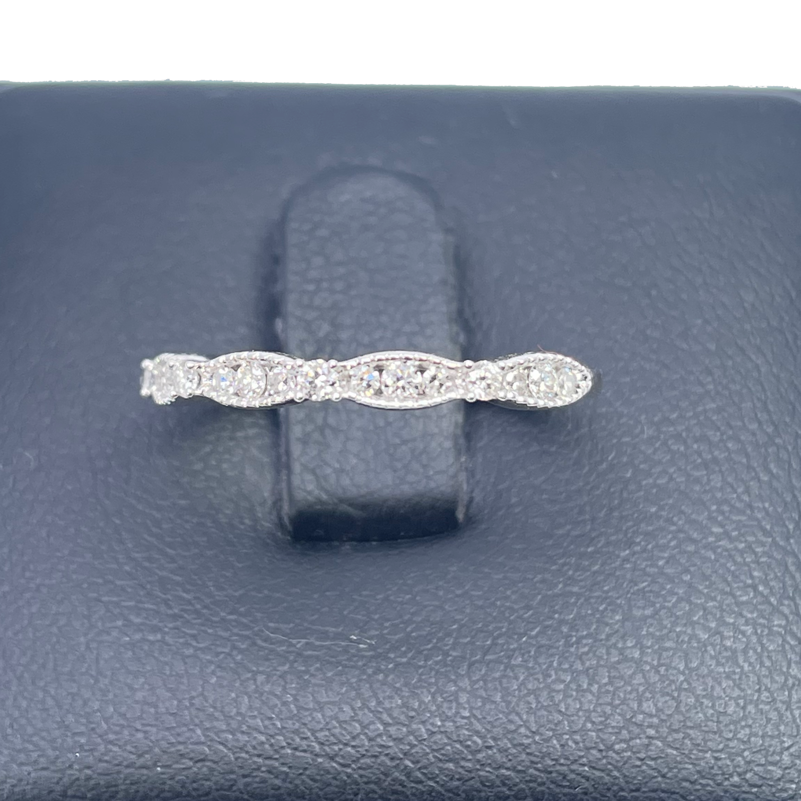 18ct White Gold Round Diamond Half  Eternity Milgrain Band 0.25ct  Diamond Ring