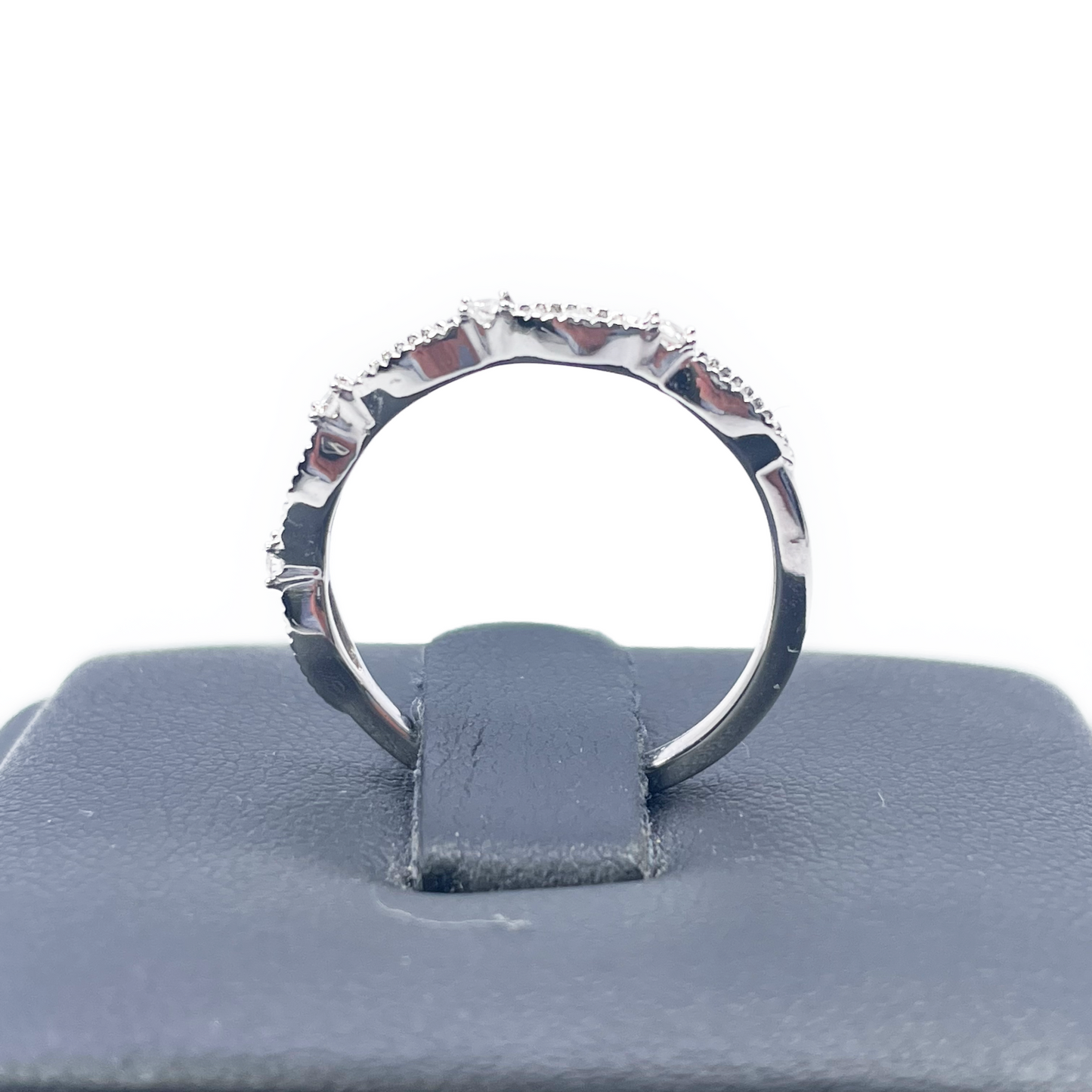 18ct White Gold Round Diamond Half  Eternity Milgrain Band 0.25ct  Diamond Ring