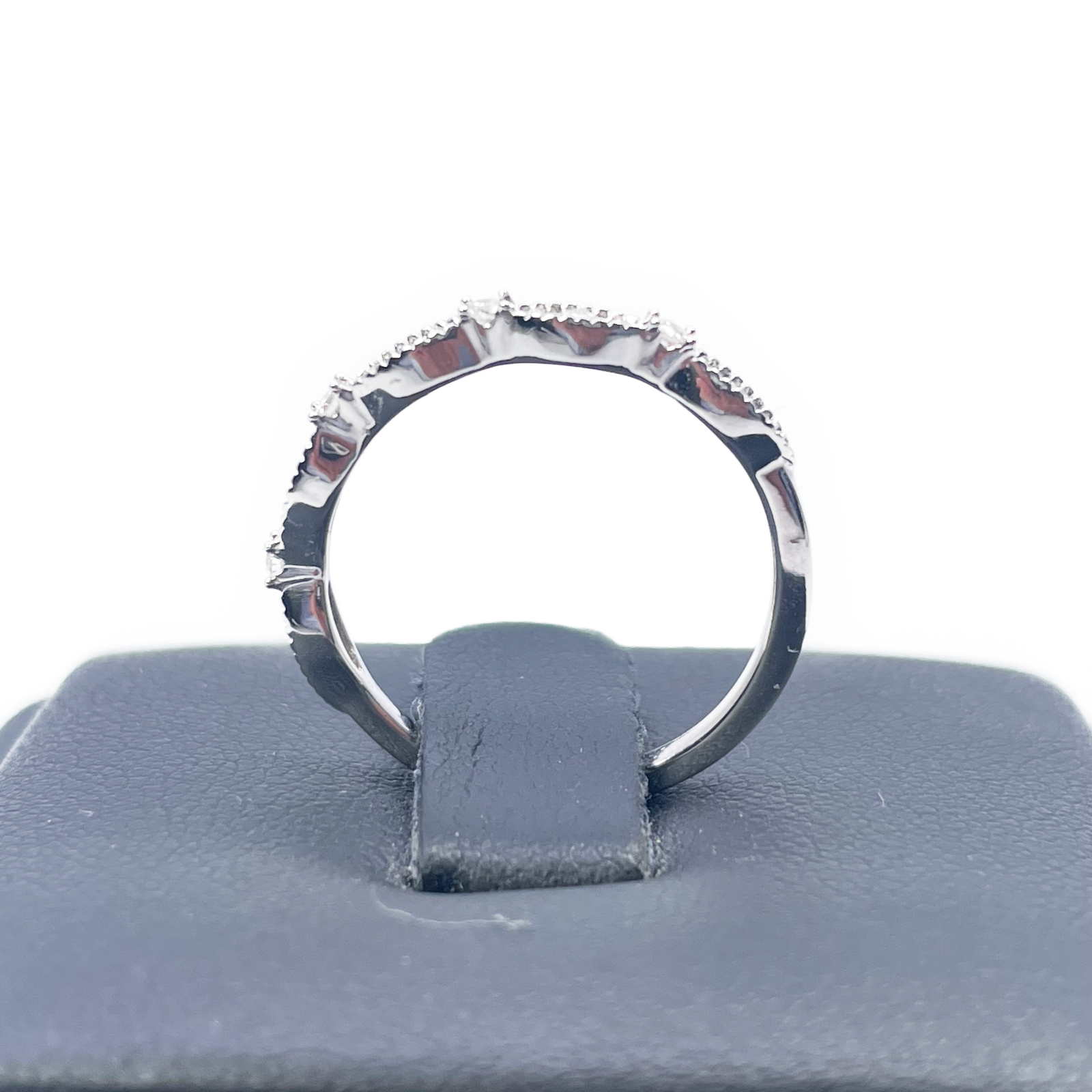 18ct White Gold Round Diamond Half  Eternity Milgrain Band 0.25ct  Diamond Ring