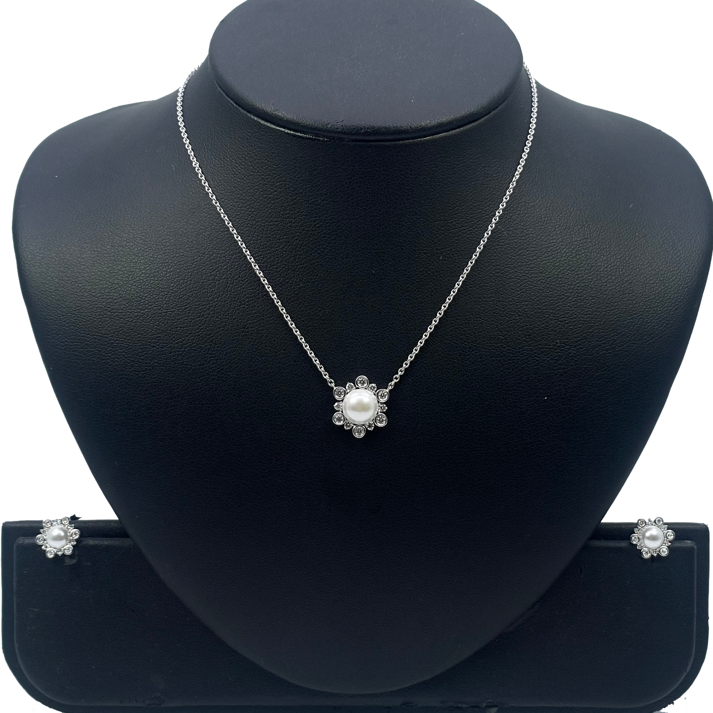 18ct White Gold Diamond & Freshwater Pearls Flower Necklace/Earrings Set 2.62ct