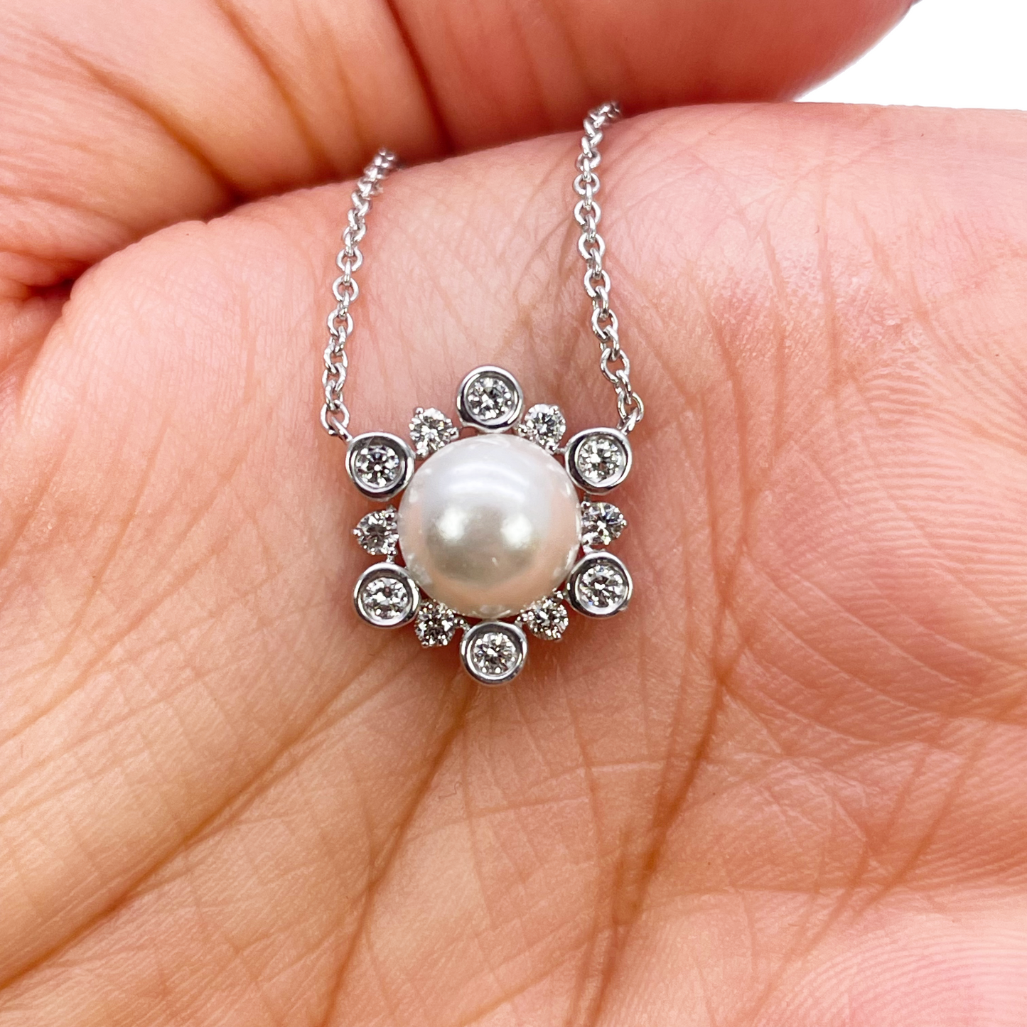 18ct White Gold Diamond & Freshwater Pearls Flower Necklace/Earrings Set 2.62ct