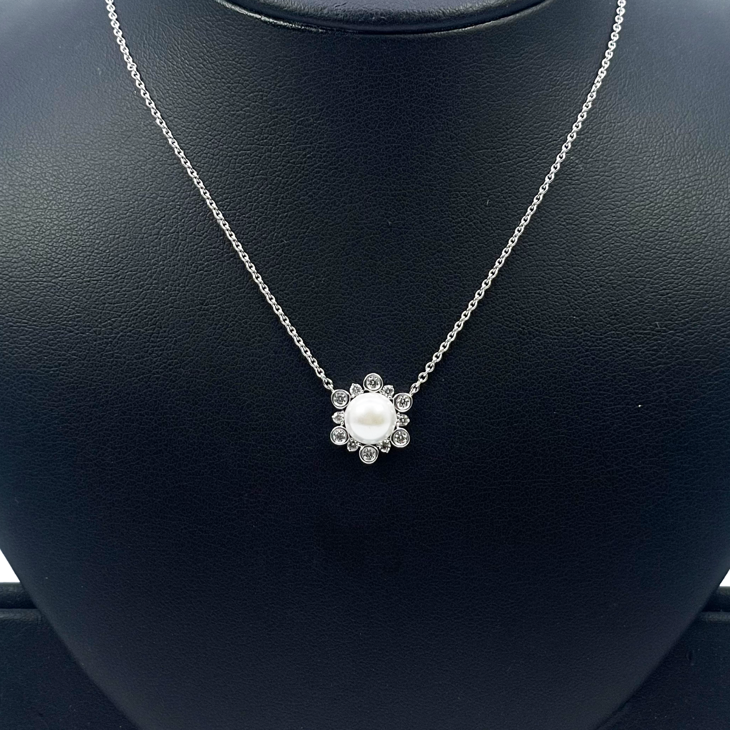 18ct White Gold Diamond & Freshwater Pearls Flower Necklace/Earrings Set 2.62ct
