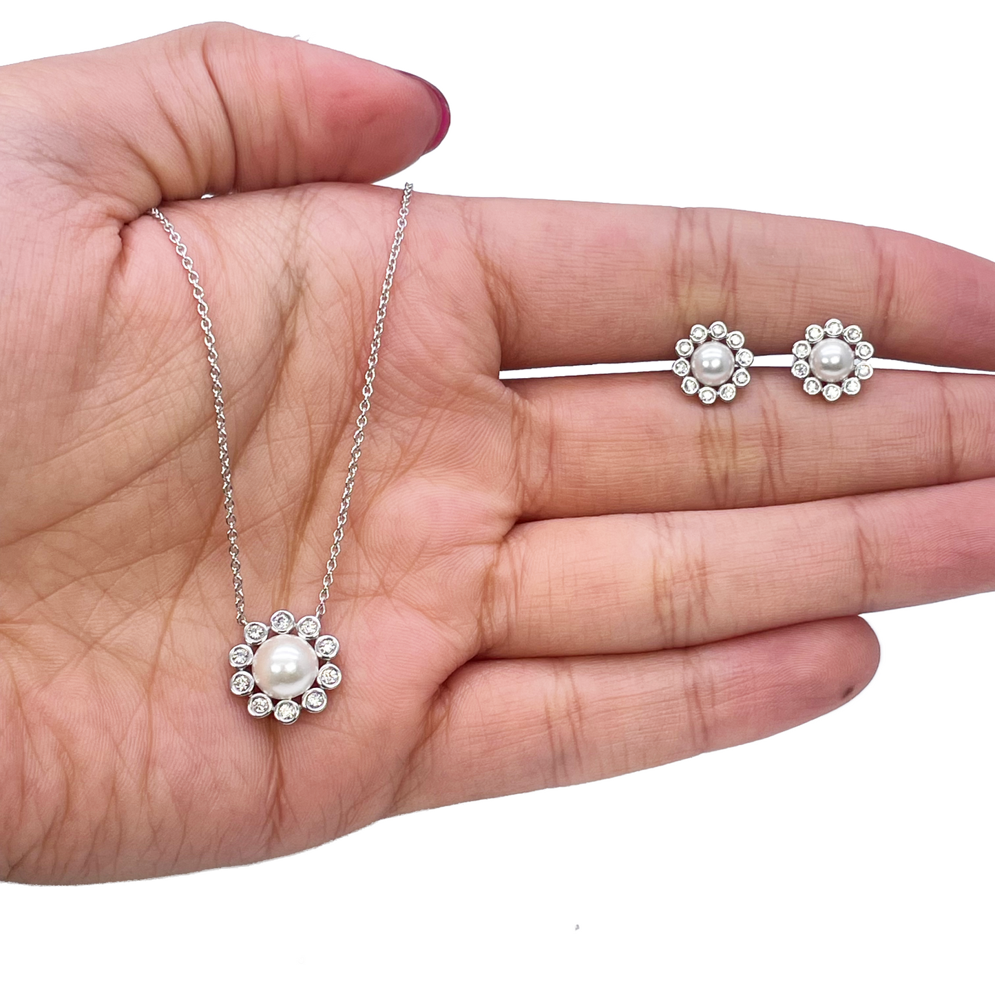 18ct White Gold Diamond & Freshwater Pearls Floral Necklace/Earrings Set 2.73ct