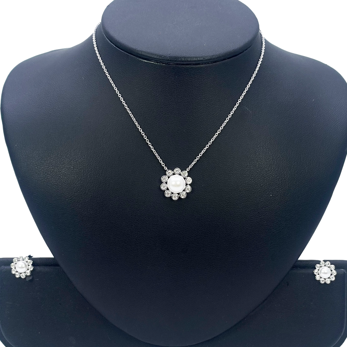 18ct White Gold Diamond & Freshwater Pearls Floral Necklace/Earrings Set 2.73ct