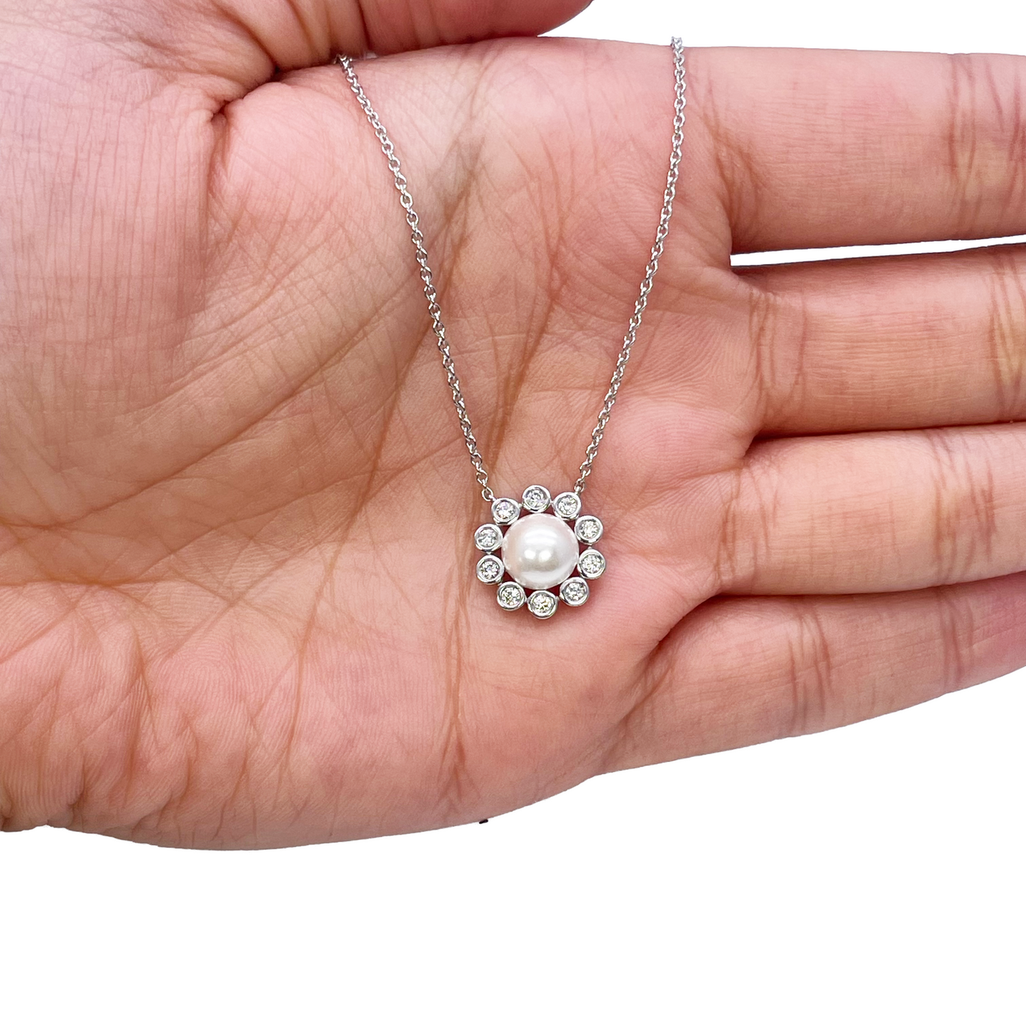 18ct White Gold Diamond & Freshwater Pearls Floral Necklace/Earrings Set 2.73ct