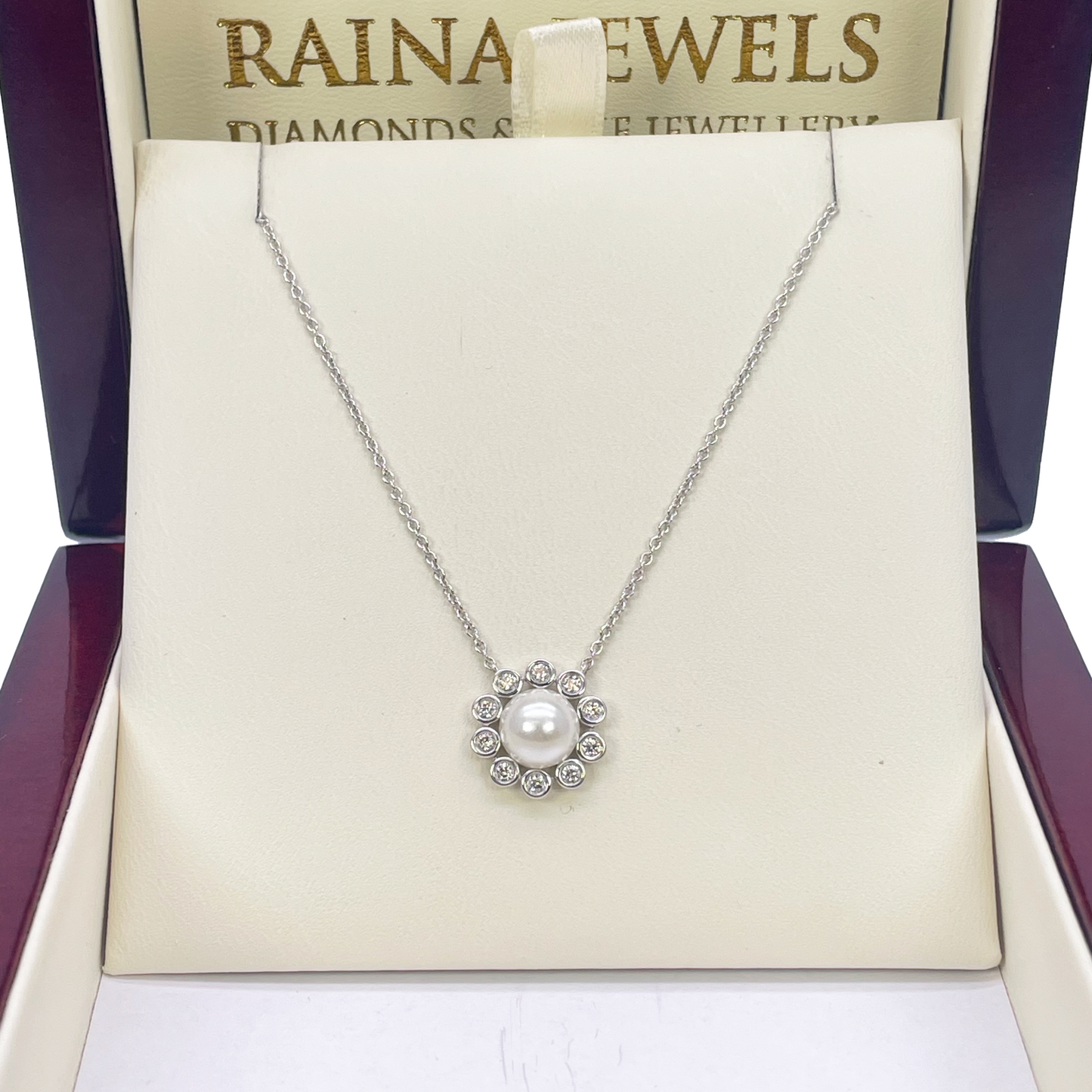 18ct White Gold Diamond & Freshwater Pearls Floral Necklace/Earrings Set 2.73ct