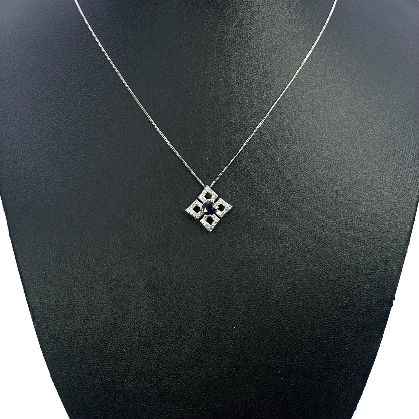18ct White Gold Diamond & Sapphire Kite Pendant With A 16''inch Chain Necklace 0.77ct
