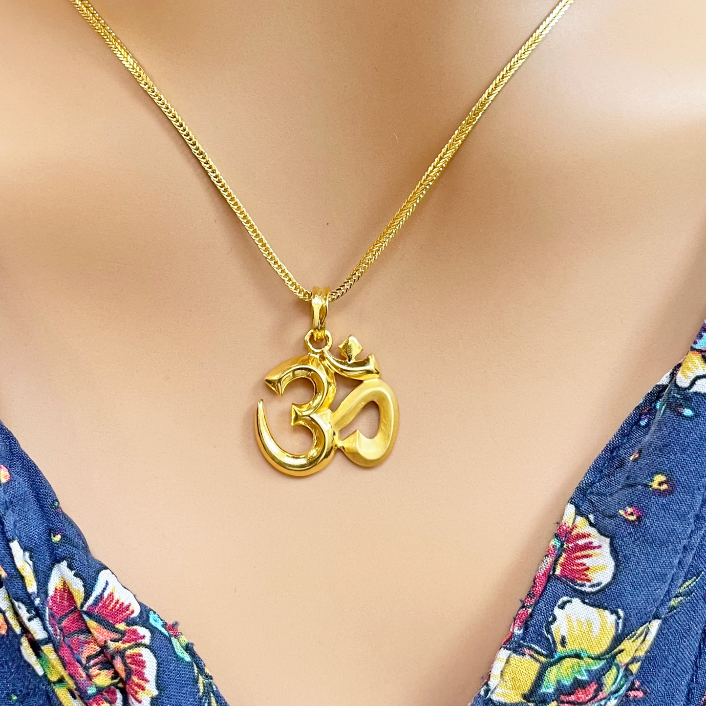 22ct Yellow Gold High Polished & Matt Finish Om Pendant 3.1gm (18x18mm)
