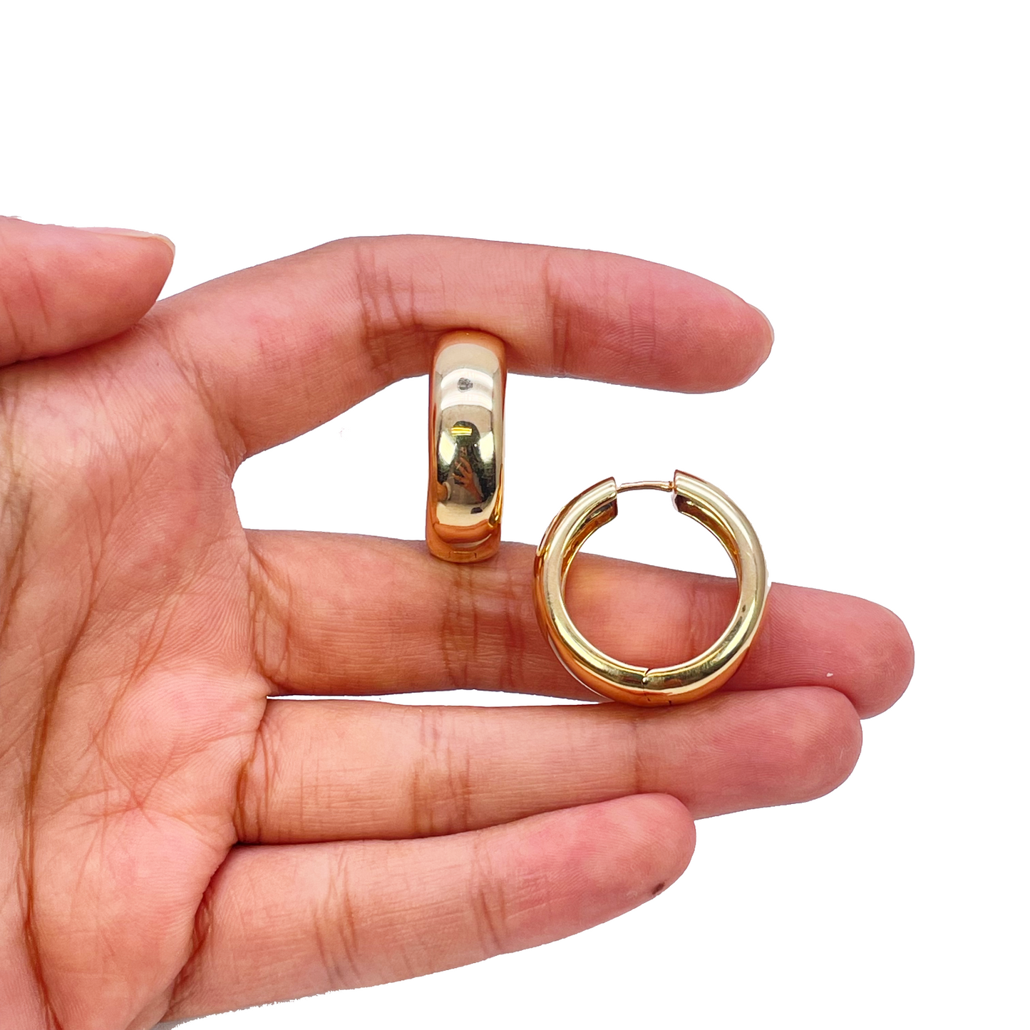18ct Yellow Gold Hoop Huggie High Polished Earrings 8.2mm Width 18mm Diameter