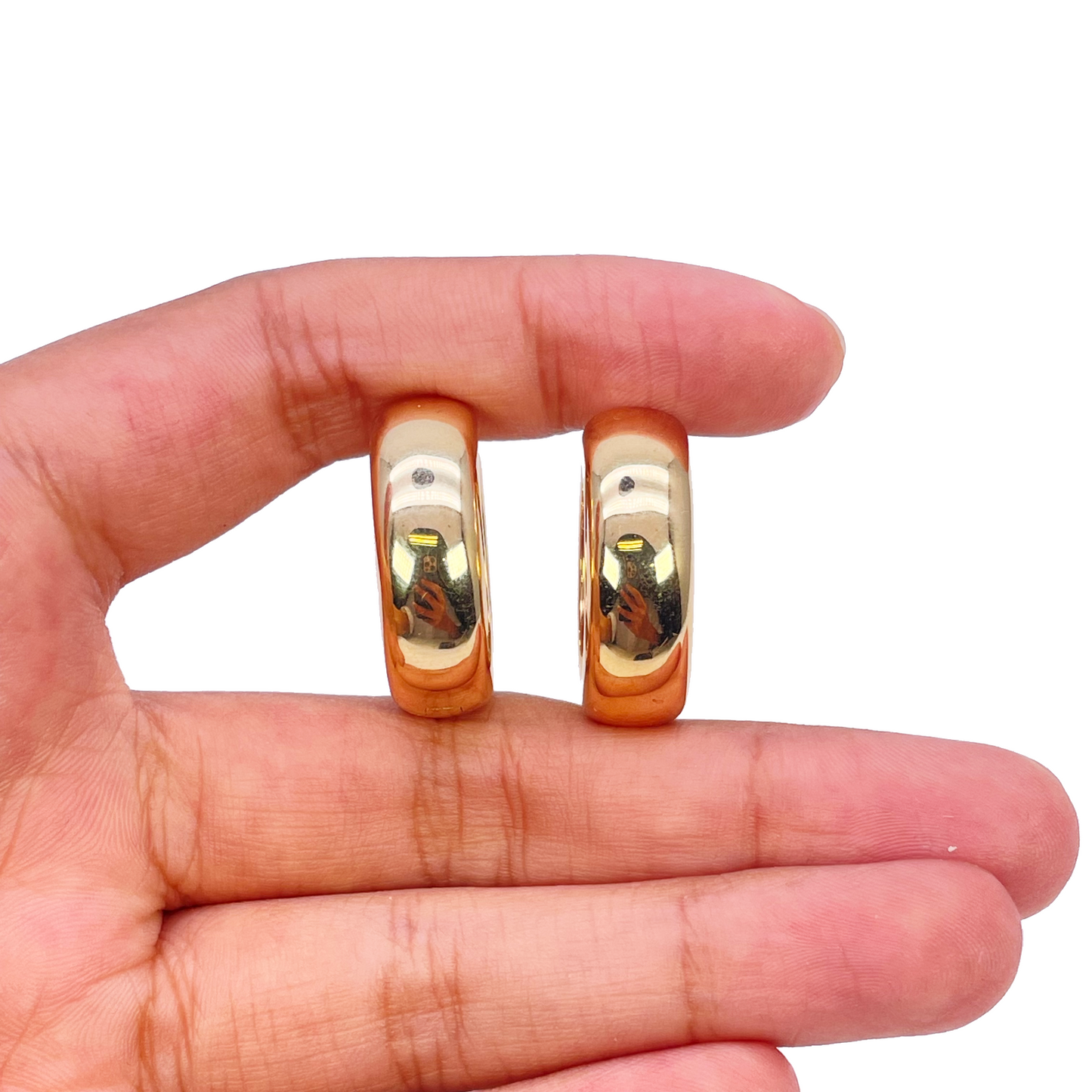 18ct Yellow Gold Hoop Huggie High Polished Earrings 8.2mm Width 18mm Diameter