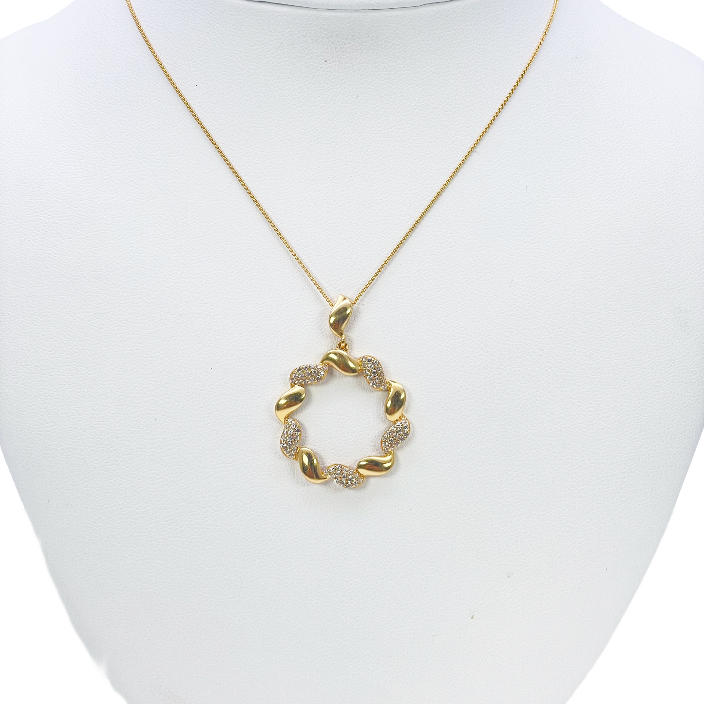 22ct Yellow Gold Circle Of Life Leaf Pendant & Matching Leaf Earrings Set