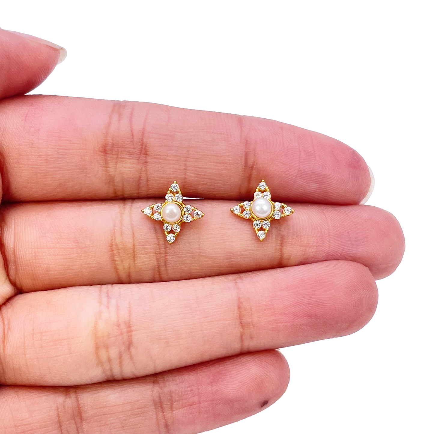 22ct Yellow Gold Round Freshwater Pearl Star Pendant and Star Earrings Set
