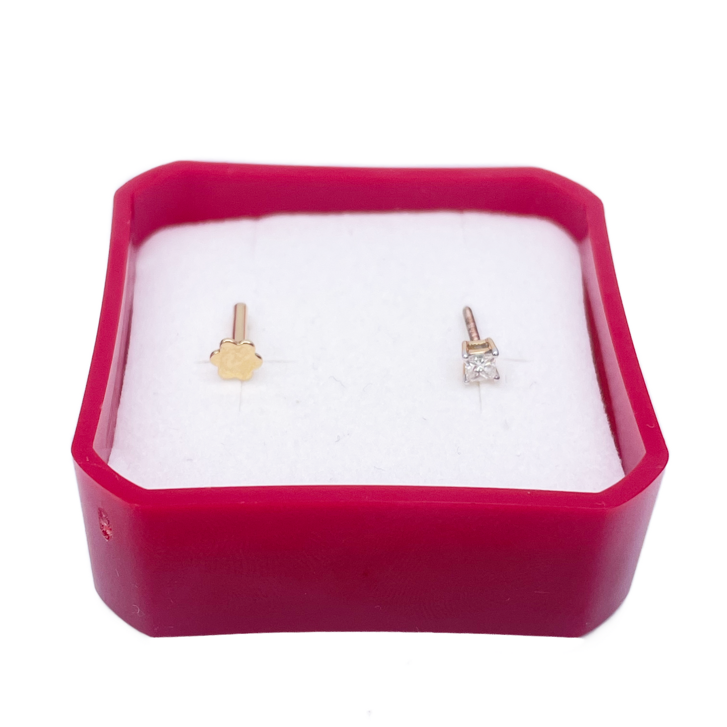 18ct White Or Yellow Gold Princess Diamond Nose Stud Pin 0.05ct 4 claw 2.6mm
