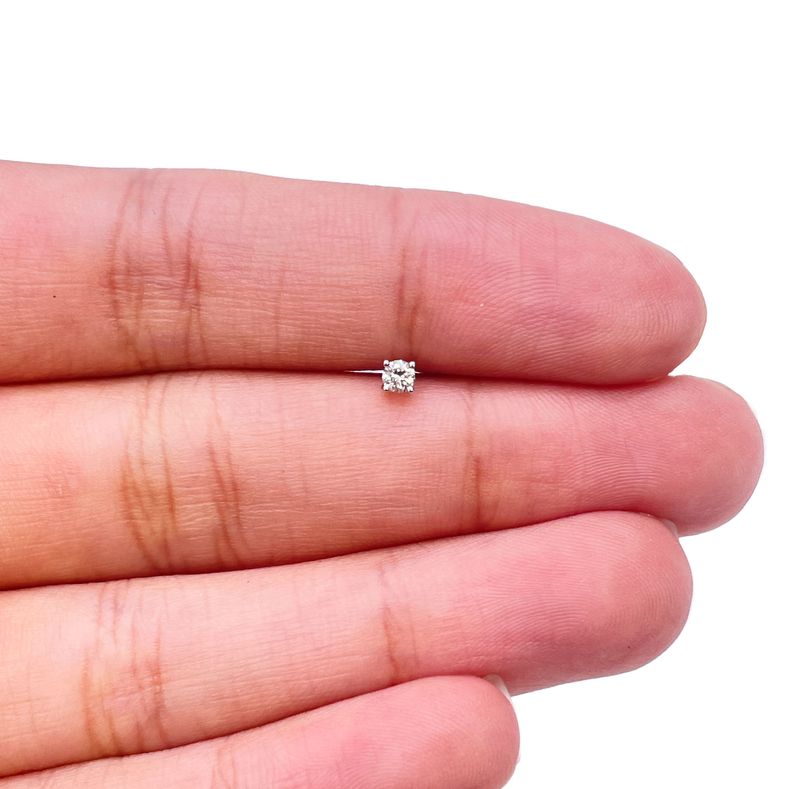18ct White Or Yellow Gold Round Diamond Nose Stud Pin 0.07ct 4 claw 2.6mm