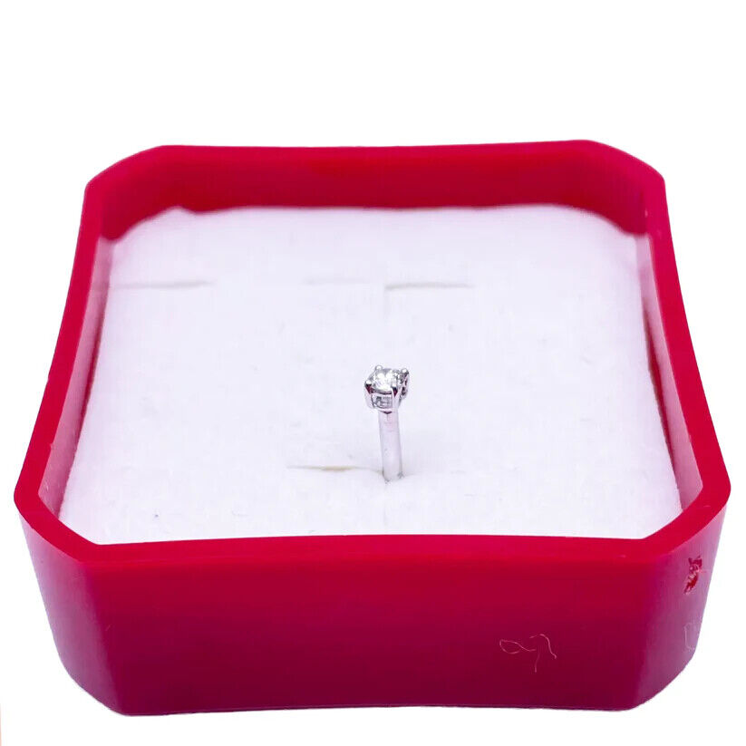 18ct White Or Yellow Gold Round Diamond Nose Stud Pin 0.07ct 4 claw 2.6mm