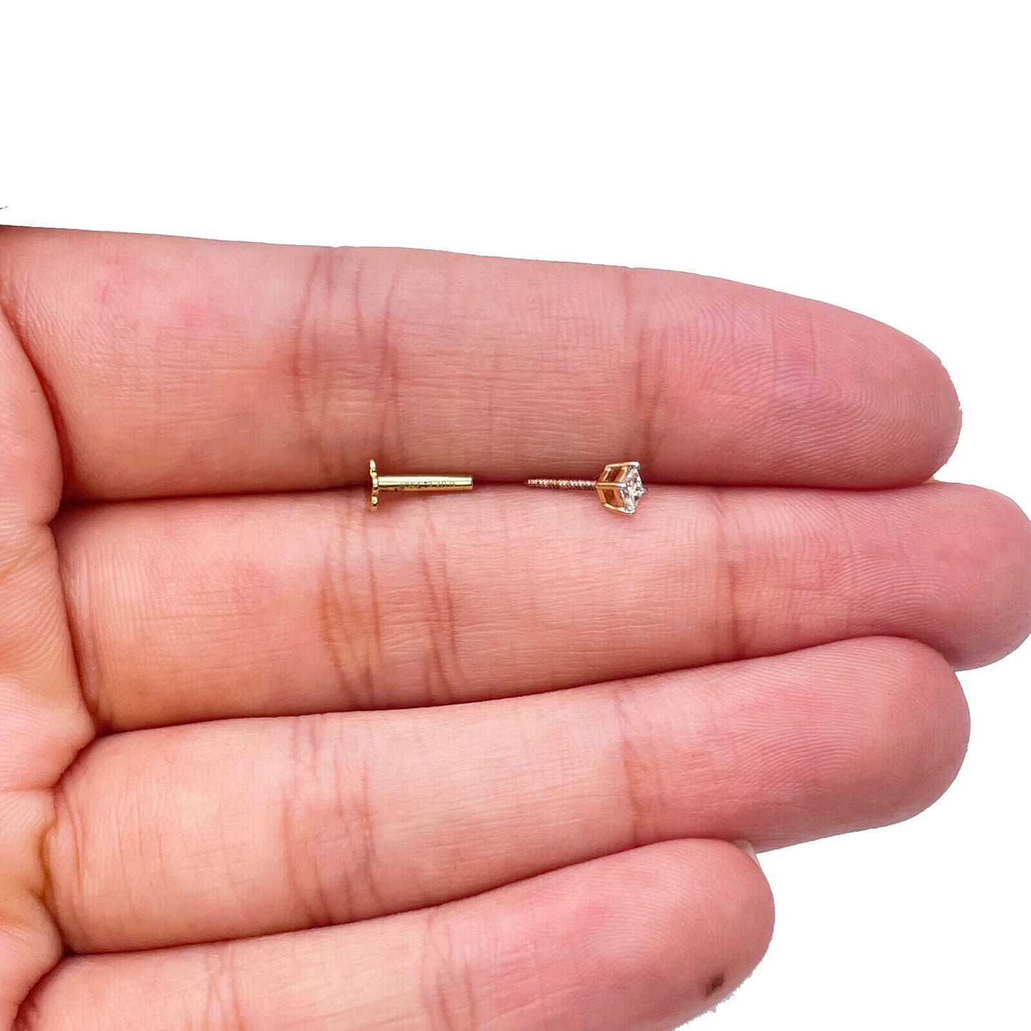 18ct White Or Yellow Gold Princess Diamond Nose Stud Pin 0.10ct 4 claw 3.2mm